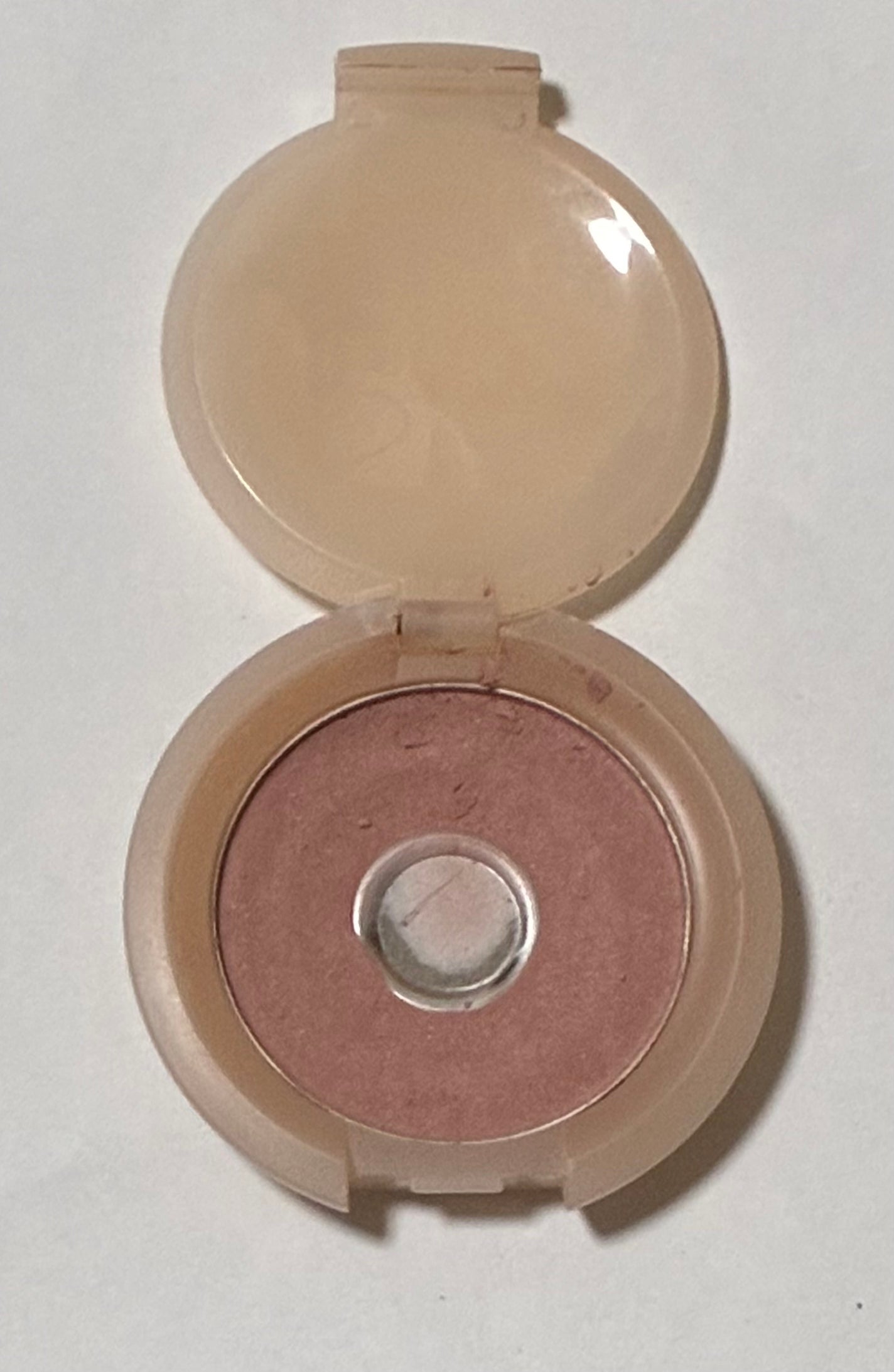 なな on LIPS 「kakashow#02廃番のようですがこれに似た色のチーク探し..」(1枚目)