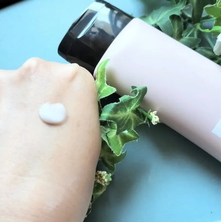 キューミースウィートボムホワイトクリーム/AGARISM/ボディクリームを使ったクチコミ(2枚目)