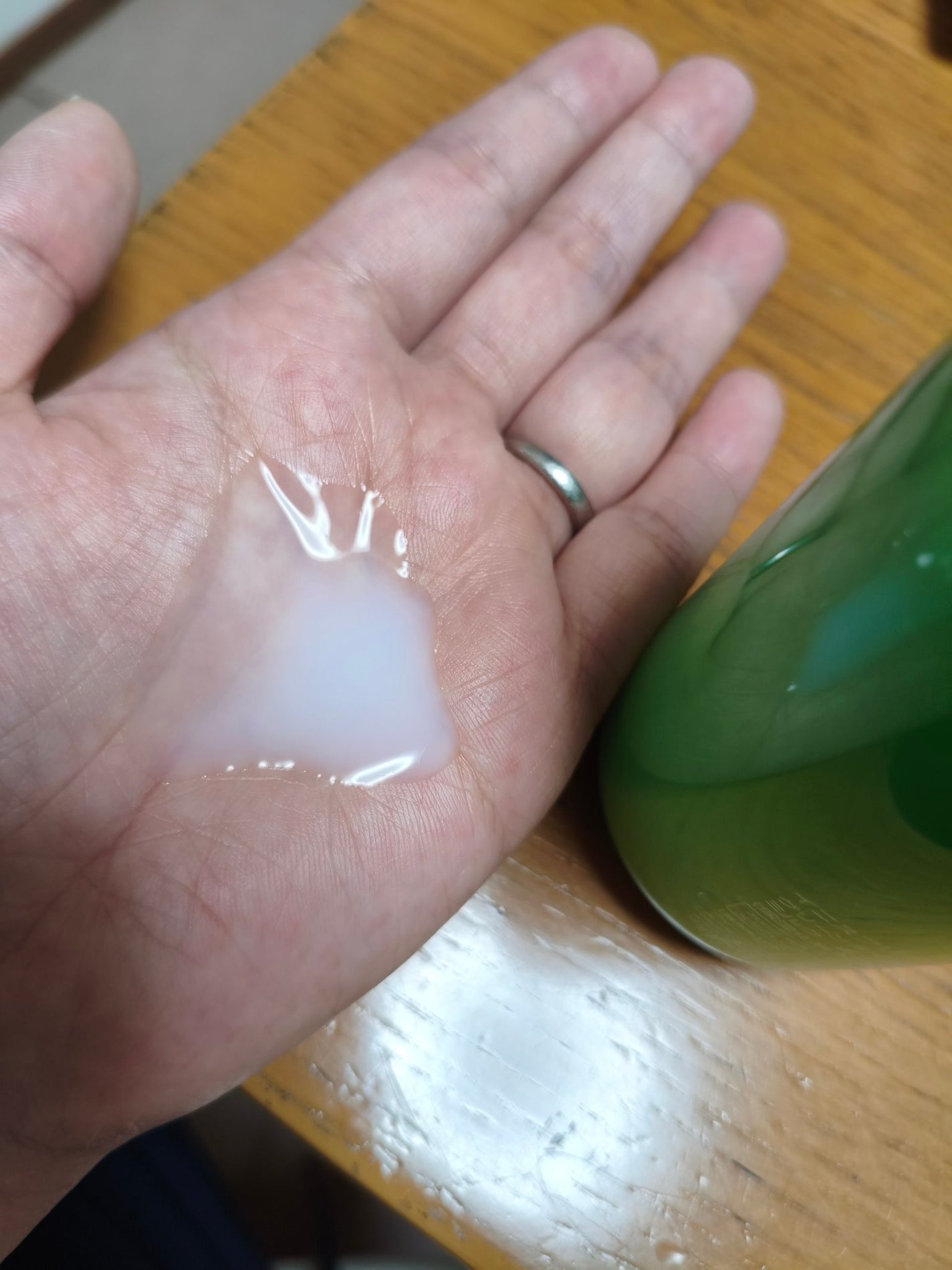 グリーンティー セラミド ミルク エッセンストナー/innisfree/化粧水を使ったクチコミ(5枚目)