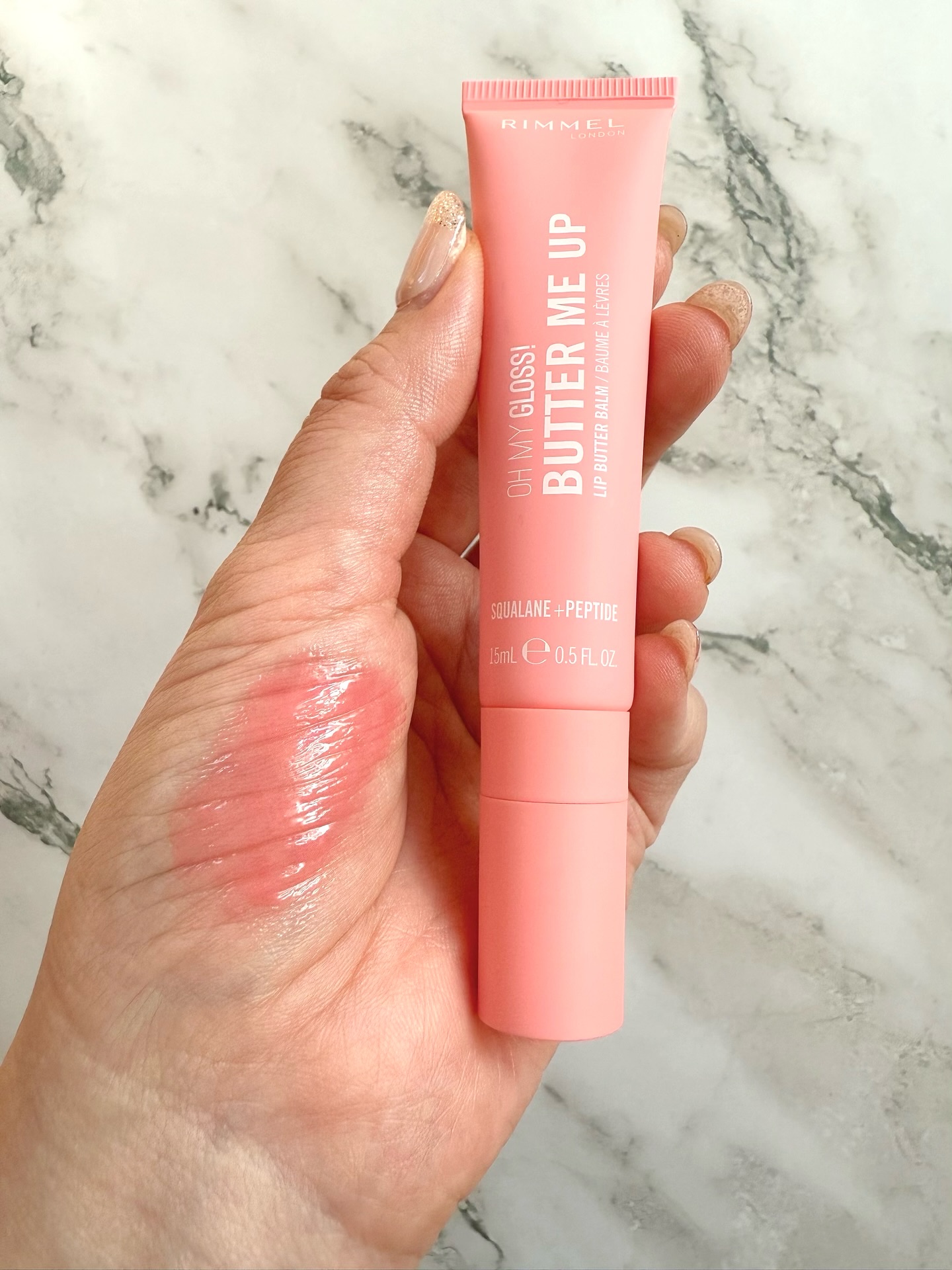 RIMMEL
オーマイグロス リップバターバーム

バターのようにとろける血色感 ※リップ🧈
※メイクアップ効果

唇にピタッと密着するアプリケーターが塗りやすい*

甘いバニラの香りで
塗った瞬間とろっと高保湿でぷるぷる唇に‎🤍
さら