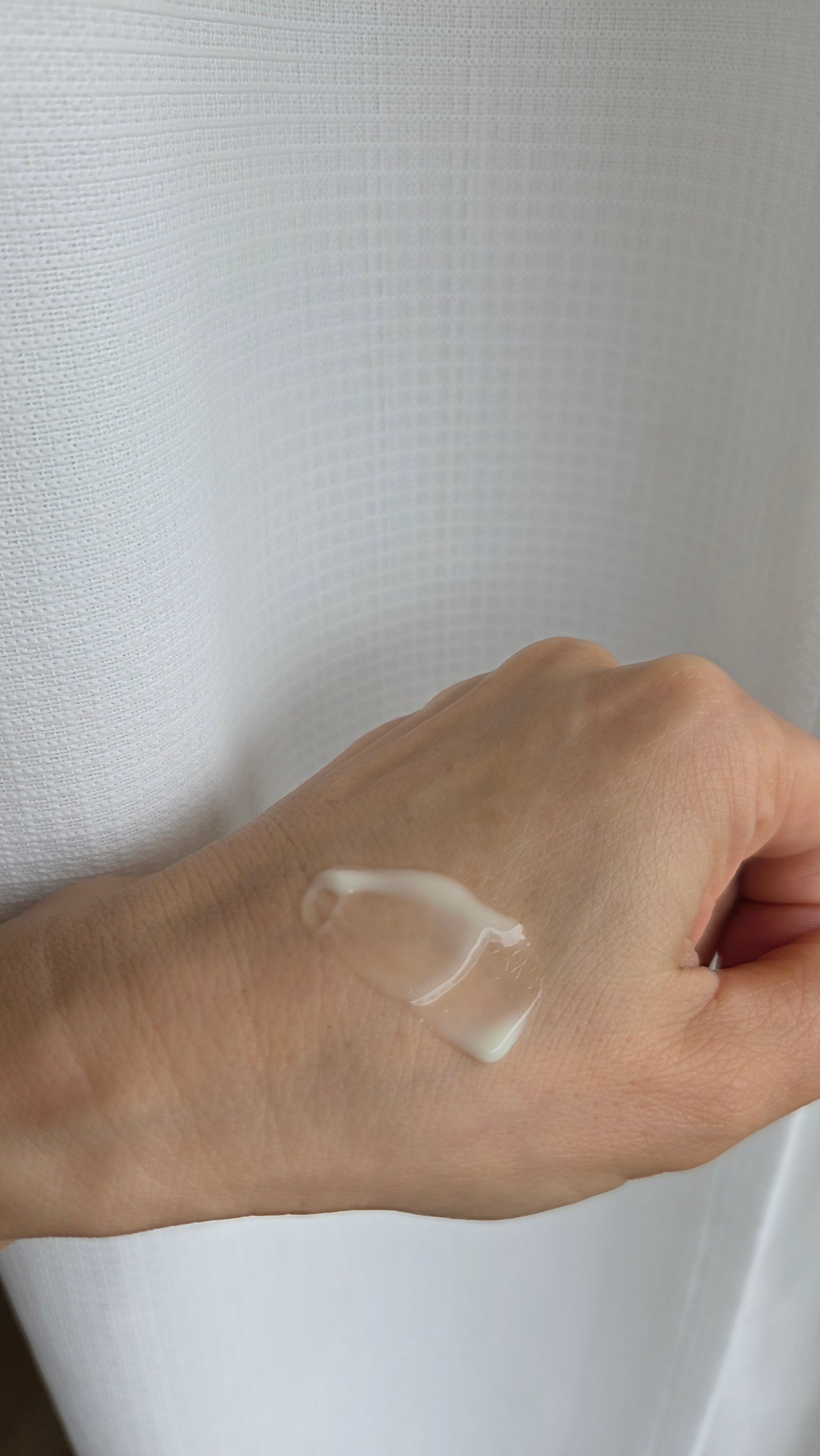 いくら on LIPS 「まさしくミルク美容液!重くもなく、サラサラでもない、ほどよい滑..」(3枚目)