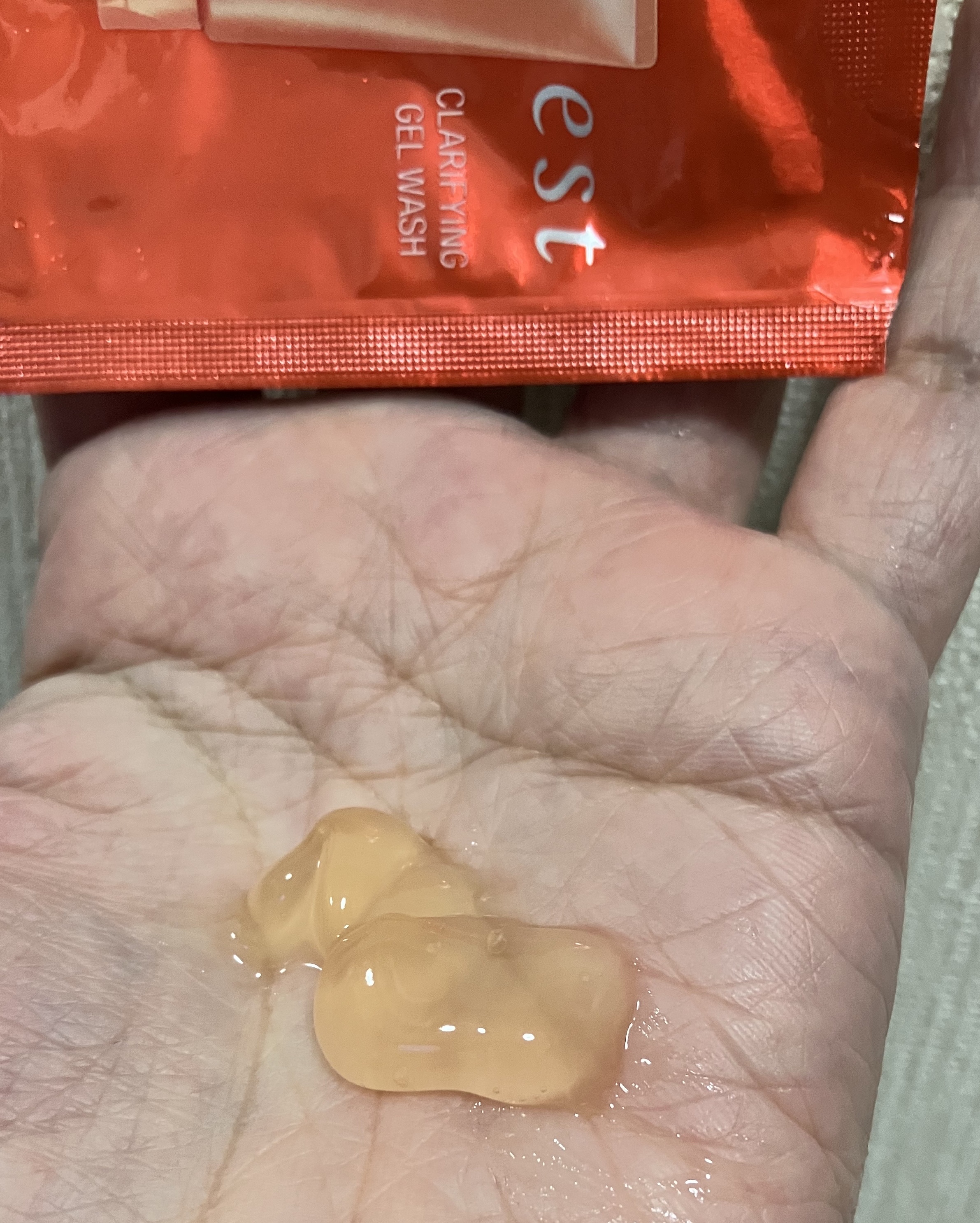 エスト クラリファイイング ジェル ウォッシュ/est/その他洗顔料を使ったクチコミ（2枚目）