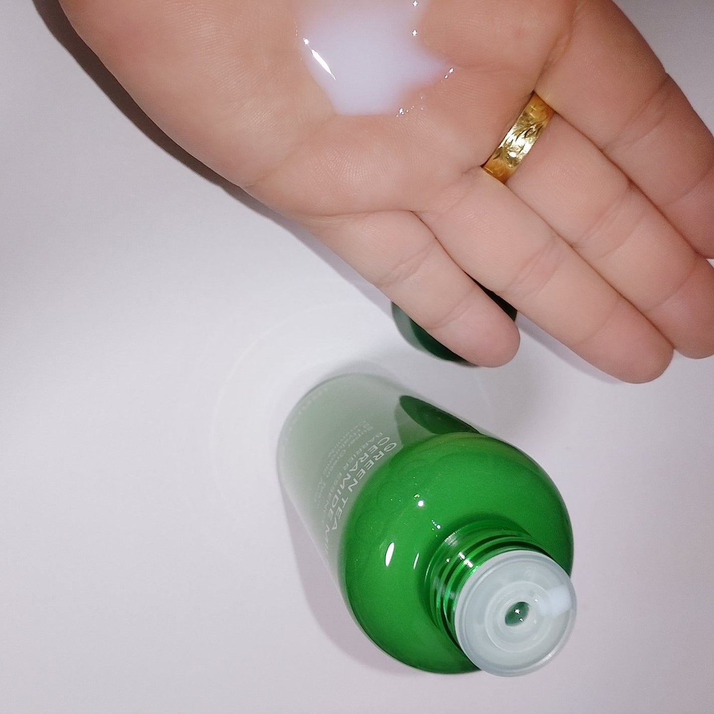 グリーンティー セラミド ミルク エッセンストナー/innisfree/化粧水を使ったクチコミ(3枚目)