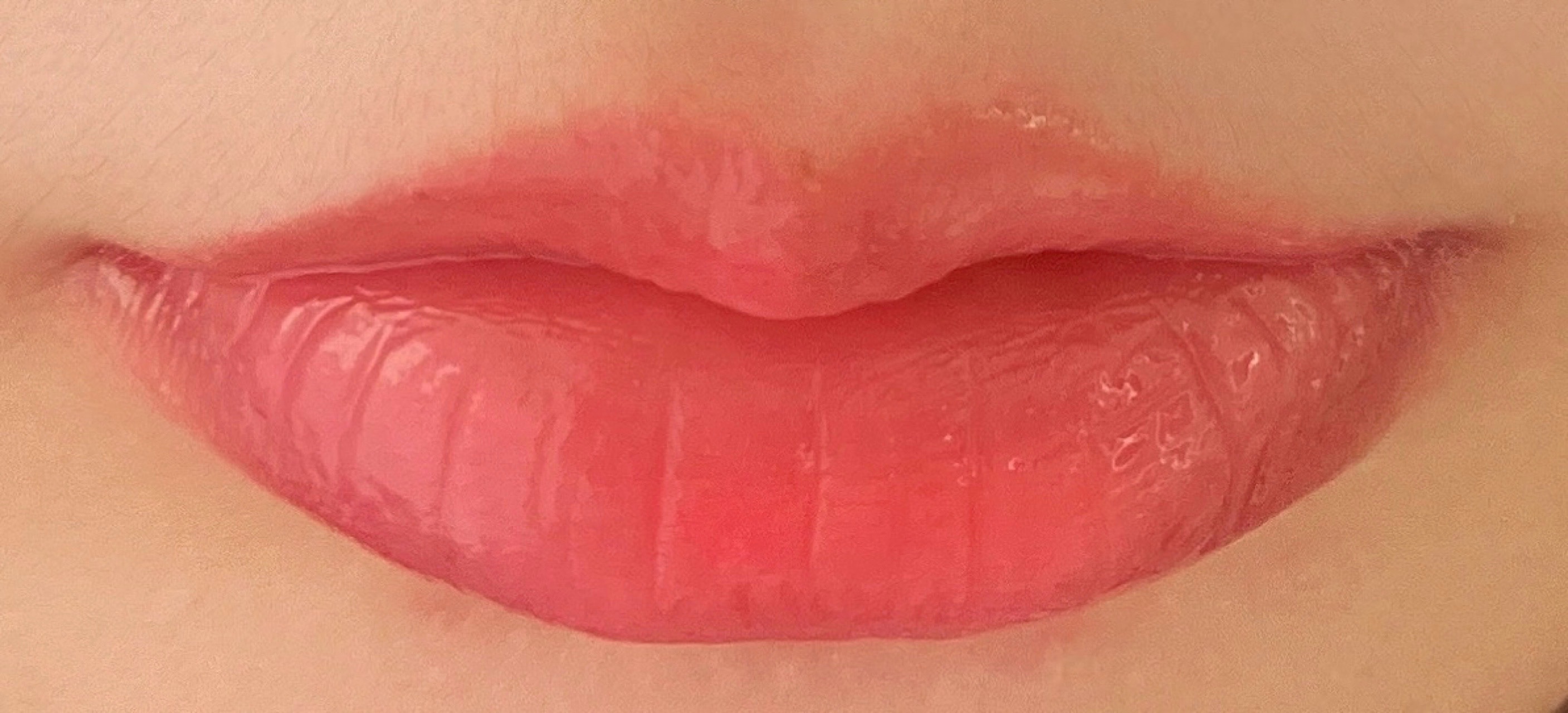 フィー 3Dボリューミングティント 05 ストロベリーポップ/fwee/リップティントを使ったクチコミ（2枚目）