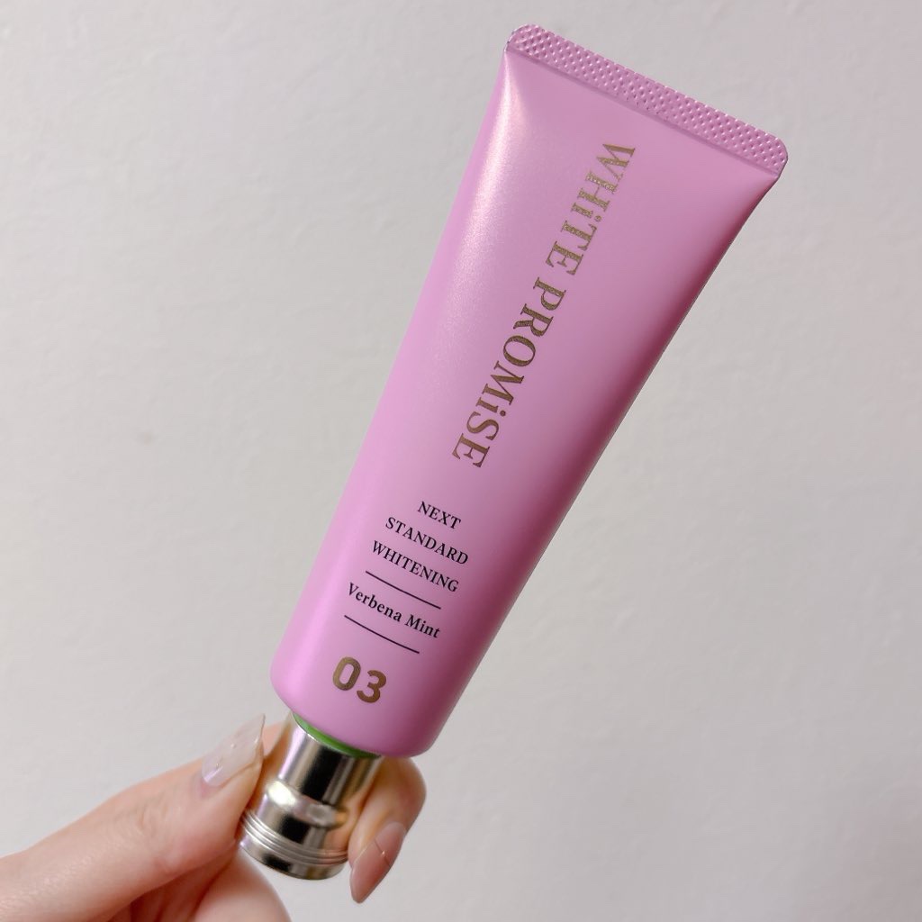 ⭐️ WHiTE PROMiSE⁣⭐️
⁣
パケが可愛いオシャレな歯磨き粉だよ💕⁣
⁣
03(ヴァーベナミント)を愛用中😊⁣
⁣
爽やかな風味が良くて気に入ってます✨⁣
⁣
#WHiTEPROMiSE⁣
#ホワイトプロミス⁣
#美白歯み