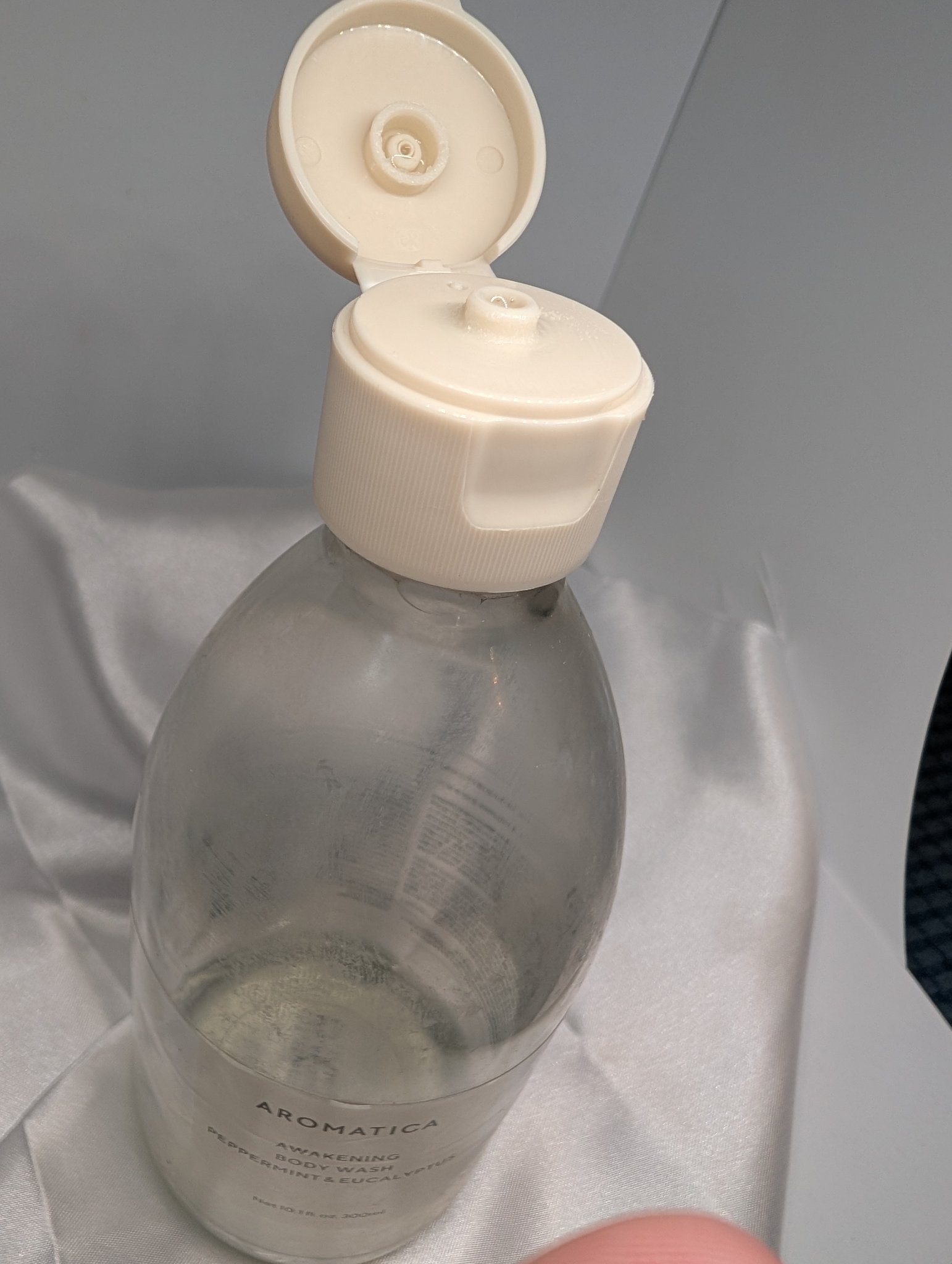 アウェイクニング ボディオイル ペパーミント＆ユーカリ（ボディオイル）/AROMATICA/ボディオイルを使ったクチコミ（2枚目）