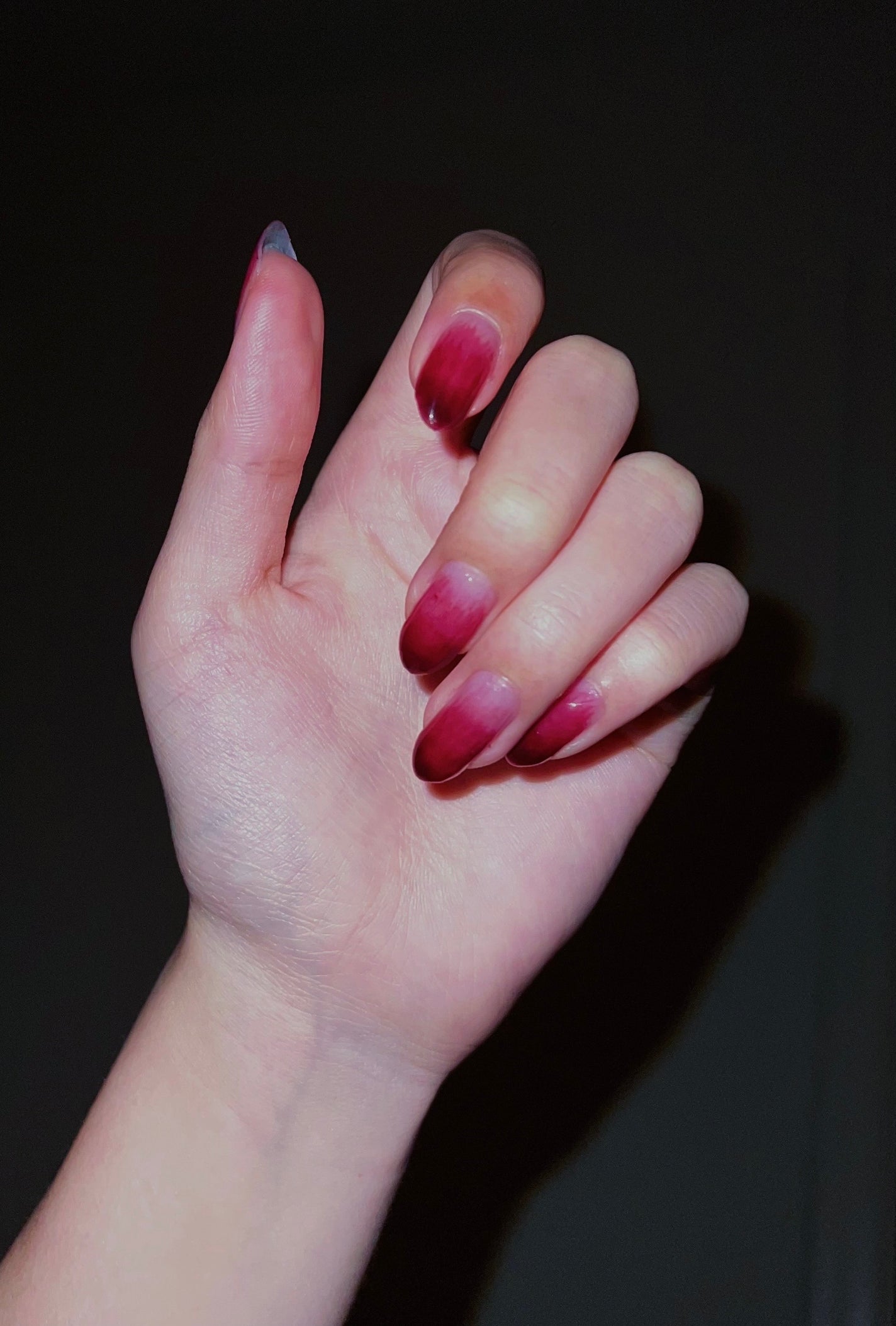 菫 on LIPS 「BloodyNail🩸𖤐••┈┈••𖤐••┈┈••𖤐••┈┈•..」(3枚目)