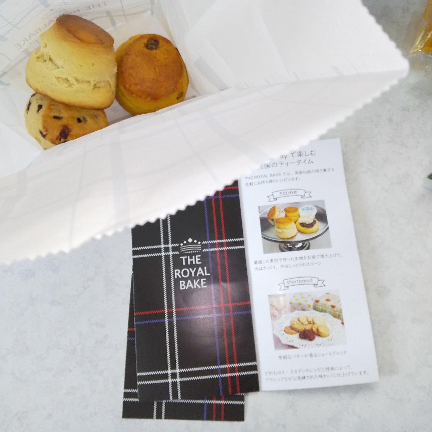 ピー on LIPS 「西武池袋────────────マフィン美味しい…#西武池袋デ..」(1枚目)