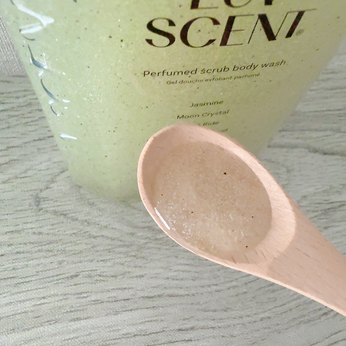 スクラブボディウォッシュ ナイトブルーミング ジャスミン/LUV SCENT/ボディソープを使ったクチコミ（2枚目）