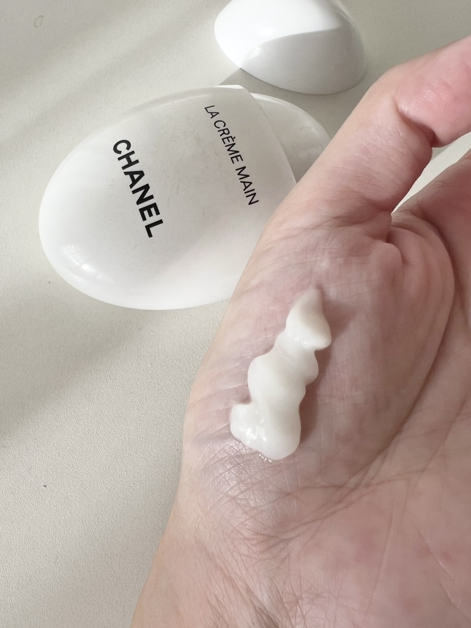 ラ クレーム マン/CHANEL/ハンドクリームを使ったクチコミ（3枚目）