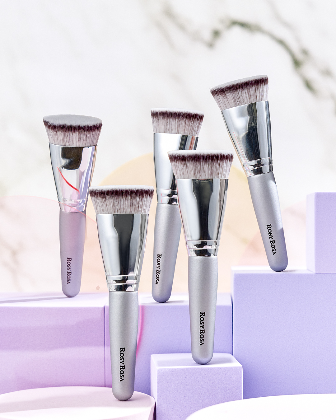 💕ℝ𝔼ℂ𝕆𝕄𝕄𝔼ℕ𝔻💕

薄膜均一肌を作るならこれ！
【リキッド・クリーム・クッション・パウダー】
全ファンデーション対応のブラシです✨

ロージーローザ マルチファンデブラシ ￥792(税込)

フラットな筆先が、ファンデ