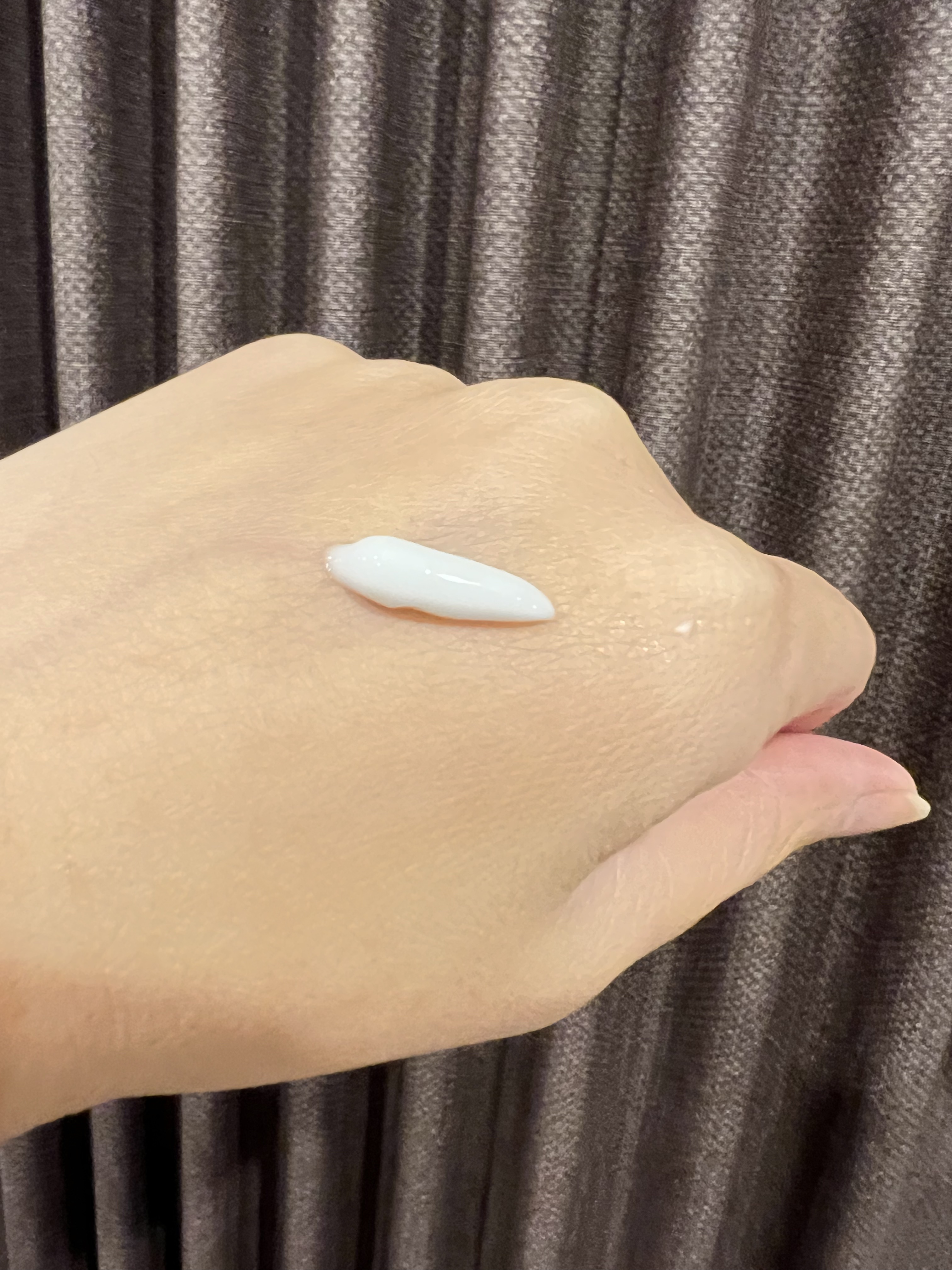 エイトザタラソ ユー CBD＆ハイドレーティング モイスチャー ハンドエッセンス/エイトザタラソ/ハンドクリームを使ったクチコミ（2枚目）