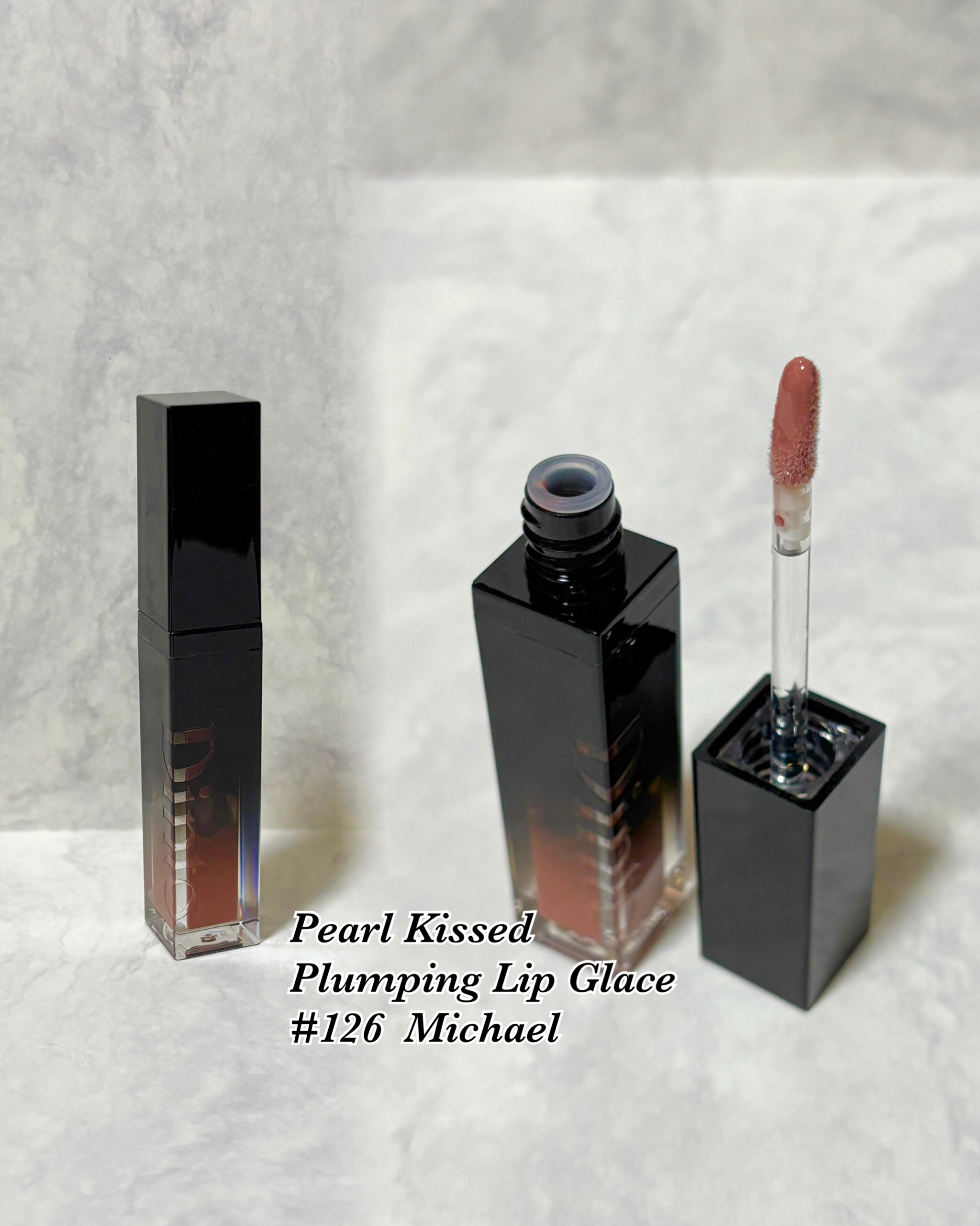 つづきです。

☆パールキスド プランピングリップグラッセ
　126  マイケル
ベージュ系のリップグロスです。
レッドとゴールドパール配合で、
繊細な輝きがとても綺麗です。
淡く取り入れやすいカラーなので、
単品でも手持ちのリップに重ねて