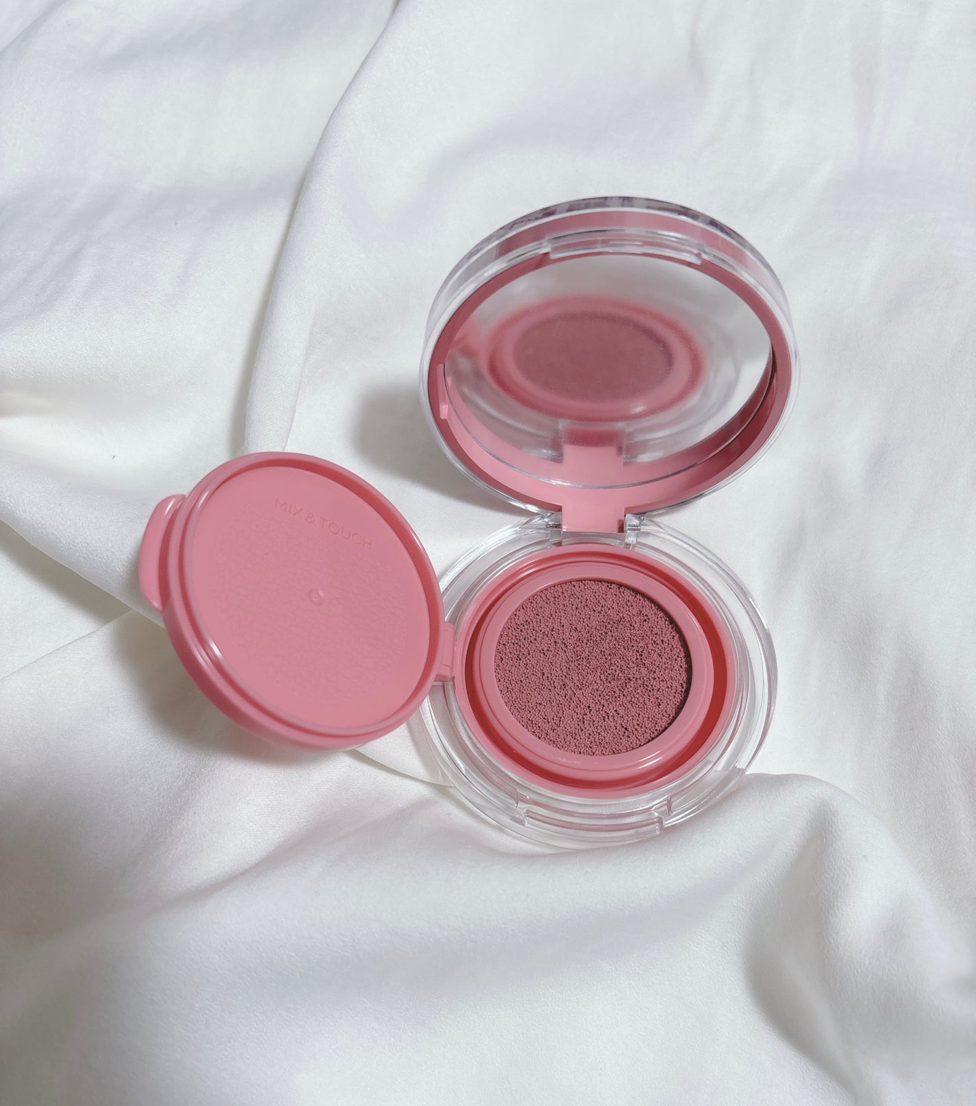 ふすま on LIPS 「アーティストクッションブラッシュ数々の有名女優のメイクを手がけ..」(2枚目)