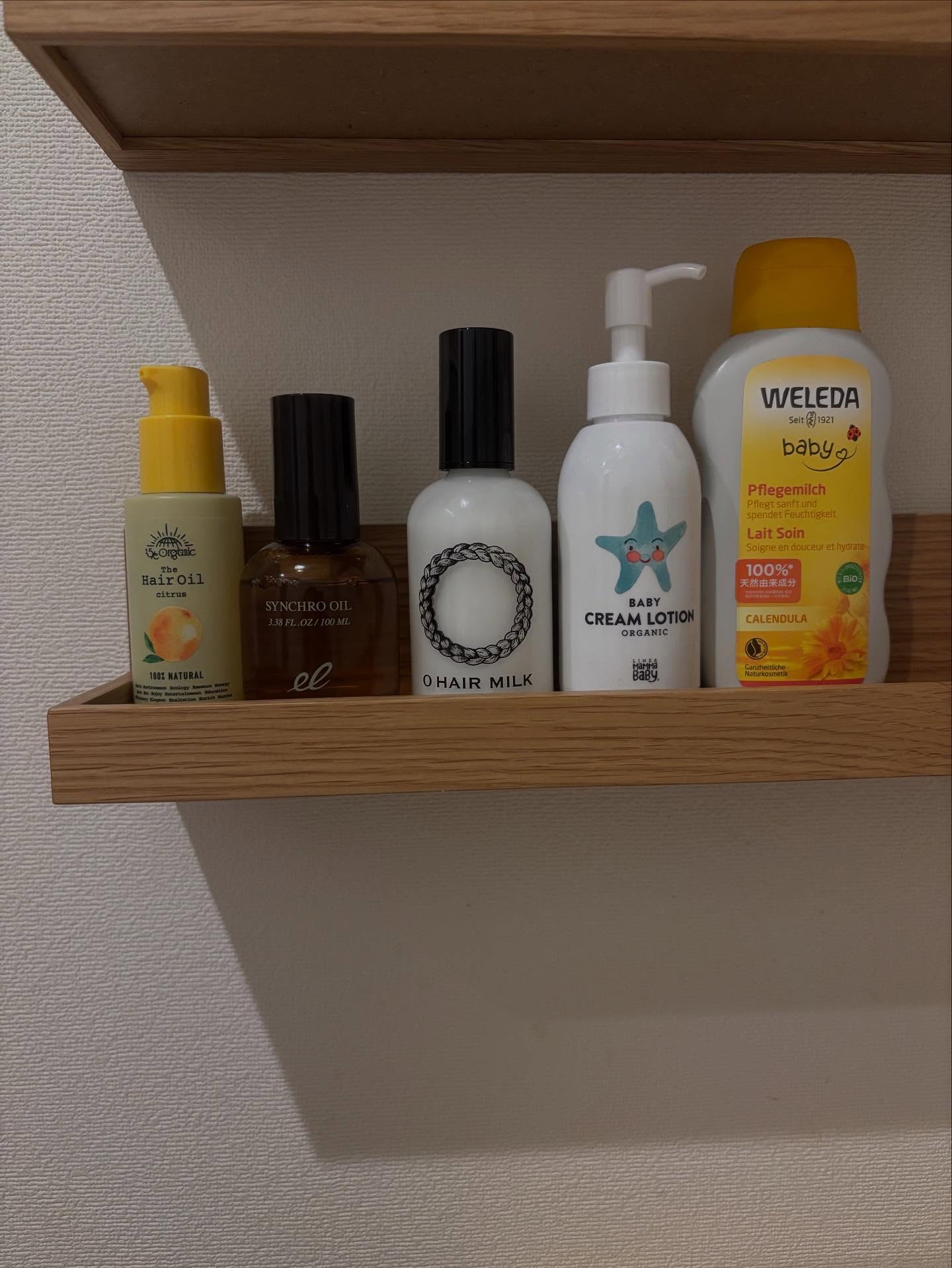 .

最近のヘアケアとボディケア🧴

@15e_organic 

以前キャンペーンで頂いたヘアオイル。
植物性由来100%だからか、シトラス香りが
本物のレモンのようなすっきりとした香りが良すぎて
好きになりました🍋
細髪の私にはアウ