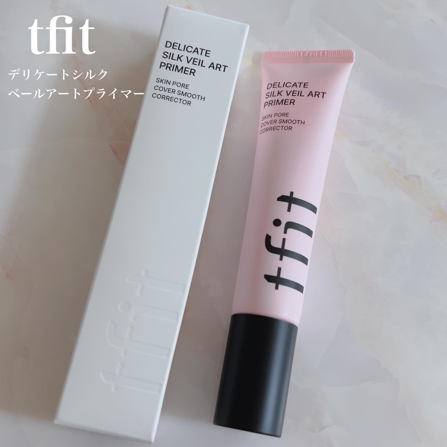 まるで毛穴消しゴム！？と話題の
tift デリケートシルクベールアートプライマー
¥1,870

Tゾーンや頬などの毛穴をぼかし、
フィルターをかけたような
なめらかな肌を演出してくれるプライマー。
肌のキメを整えてくれるから
メイクの持続