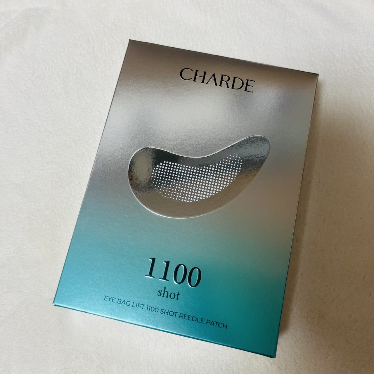 「ニードルアイバックリフト1100ショットパッチ」

1100本アンプルを凝縮した微細ニードルで気になる目元に集中ケアできるアイパッチ。
目元にフィットするやわらかシートで心地よい使用感が特徴。

乾燥やしみ、くまにお悩みの方に！！
低刺激