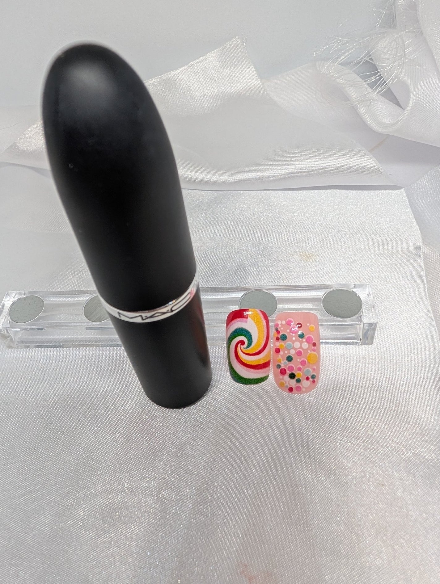 24個 ミニマリスト カラフル ドット柄 ピンホイール スタイル ショート スクエア プレスオンネイル、かわいい&スウィート、デイリーライフ、仕事、アフタヌーンティー、外出用ネイルサプライ ネイル/SHEIN/ネイルチップ・パーツを使ったクチコミ(2枚目)