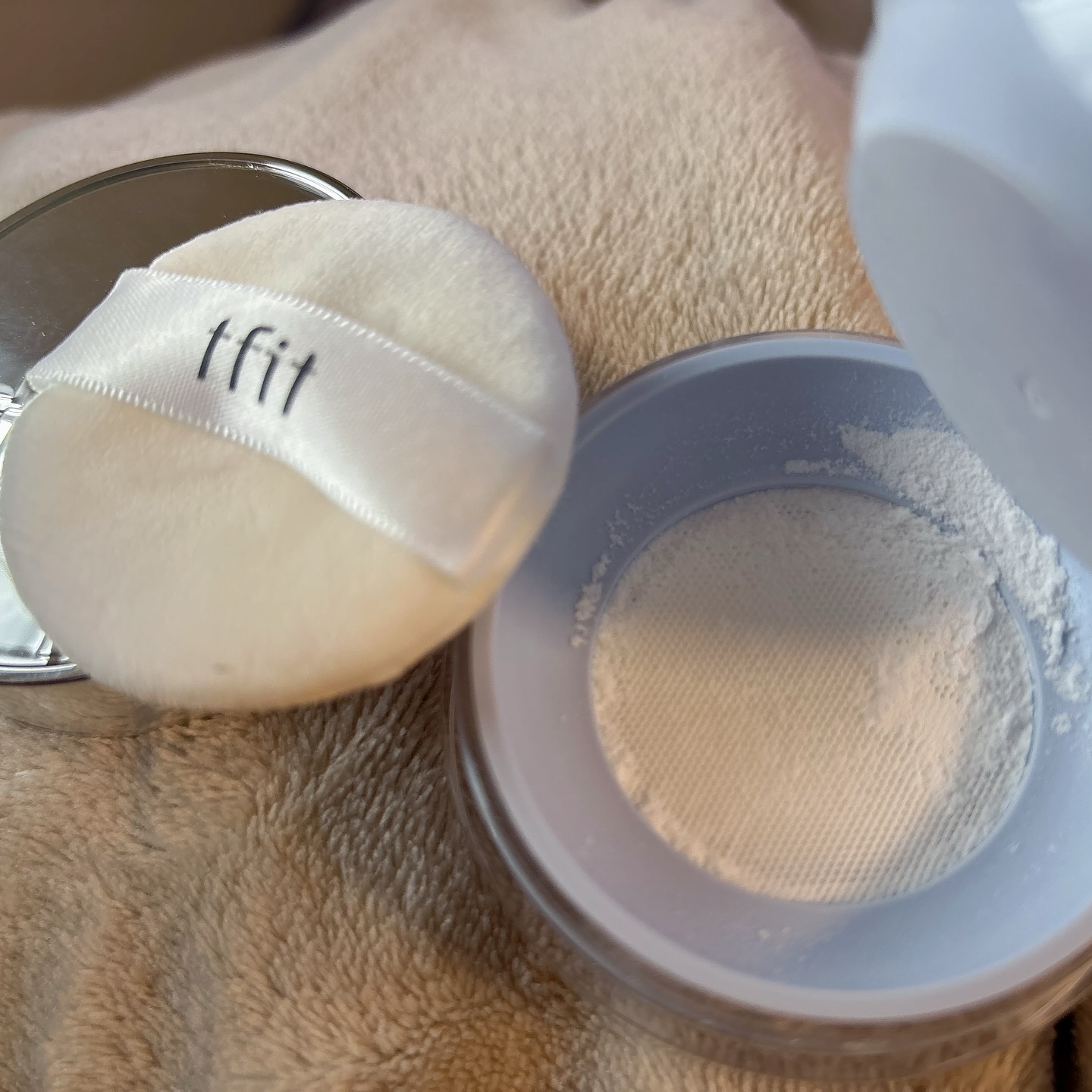 トランスルーセントセットエッセンシャルパウダー/TFIT/ルースパウダーを使ったクチコミ（3枚目）