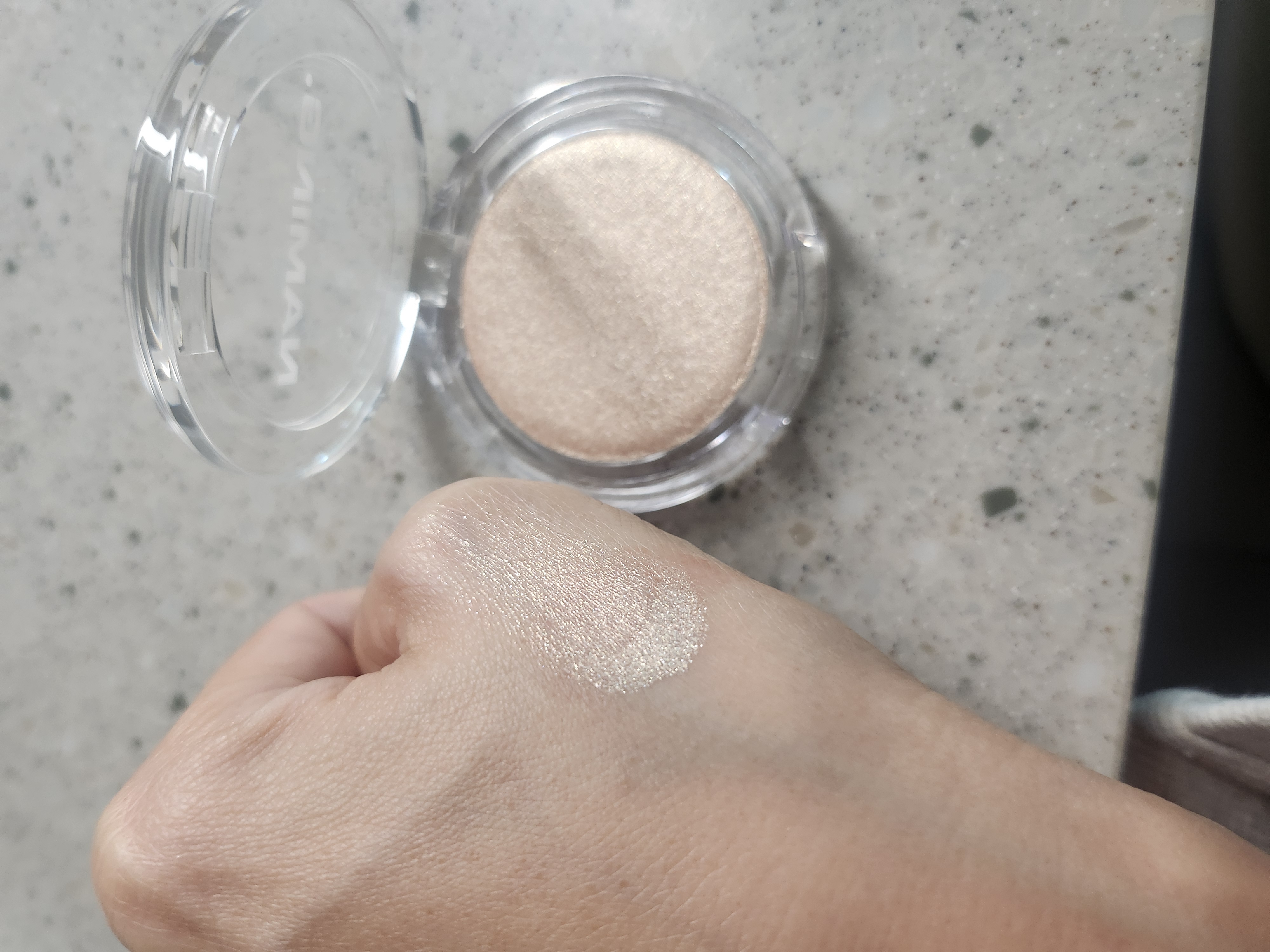 ネーミング フラッフィーベイクド ハイライター/NAMING./パウダーハイライトを使ったクチコミ（2枚目）