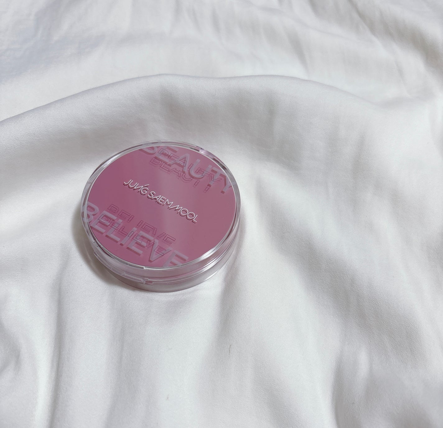 ふすま on LIPS 「アーティストクッションブラッシュ数々の有名女優のメイクを手がけ..」(1枚目)