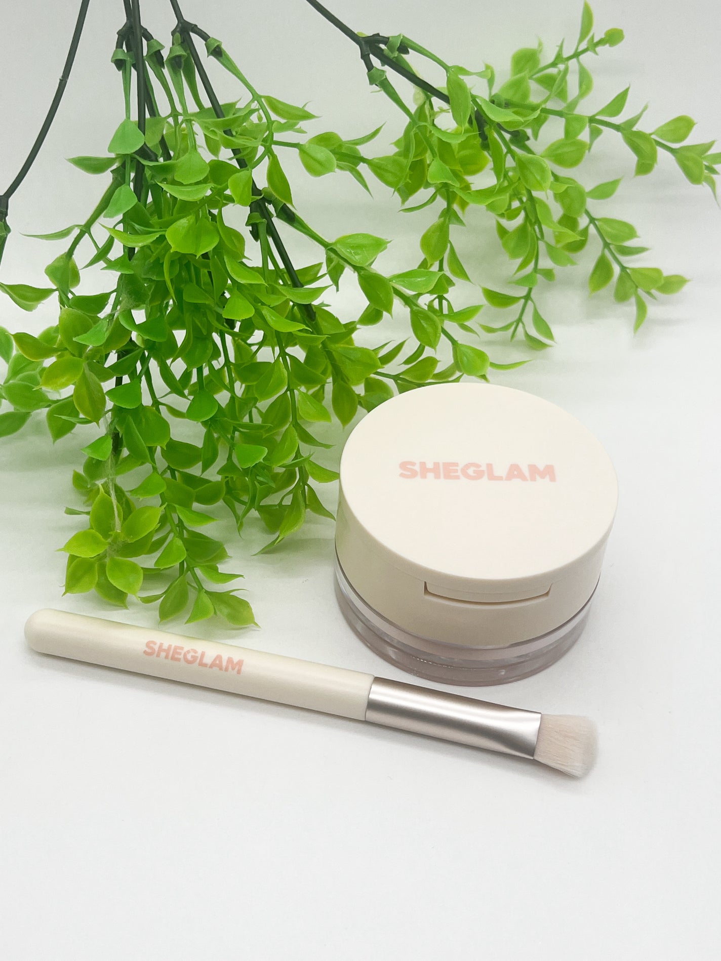 りぴ☆Webライター on LIPS 「SHEGLAMのパウダーはとっても気に入っていて、これまでにも..」(1枚目)