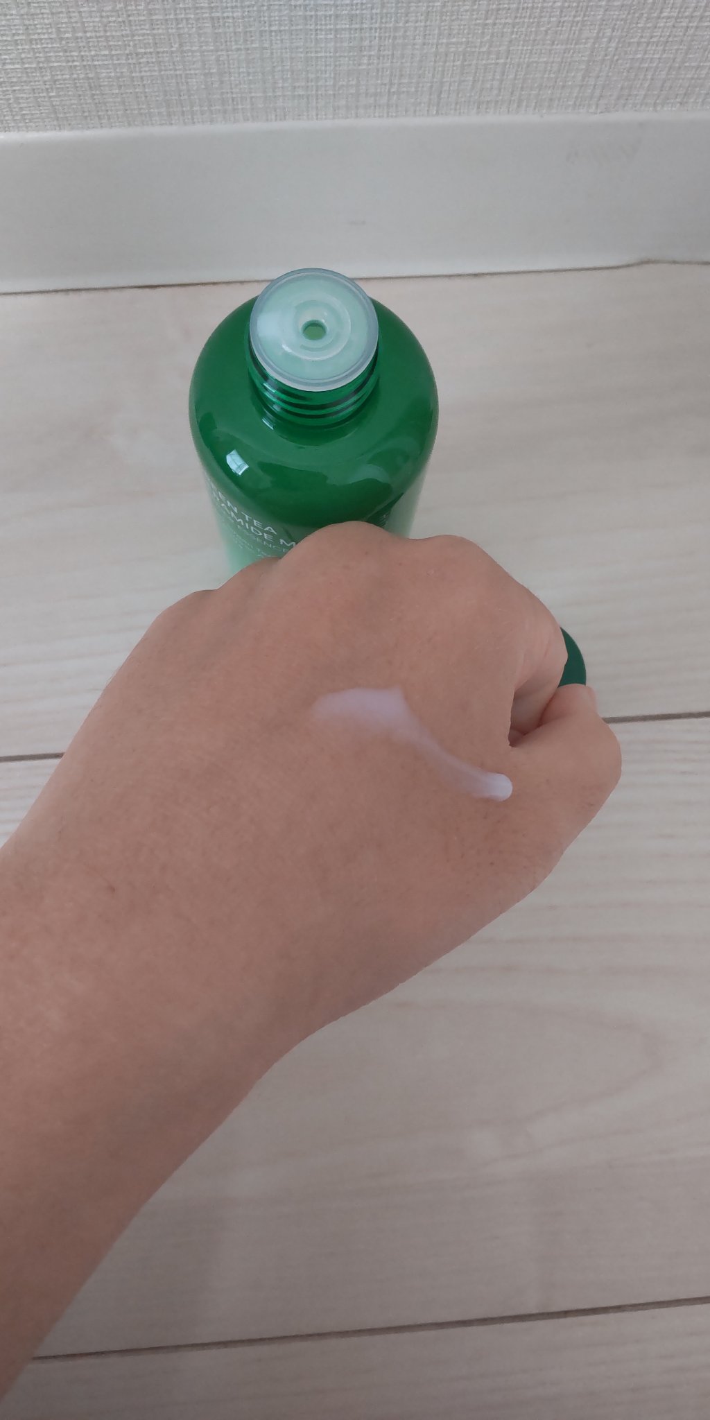 グリーンティー セラミド ミルク エッセンストナー/innisfree/化粧水を使ったクチコミ（2枚目）