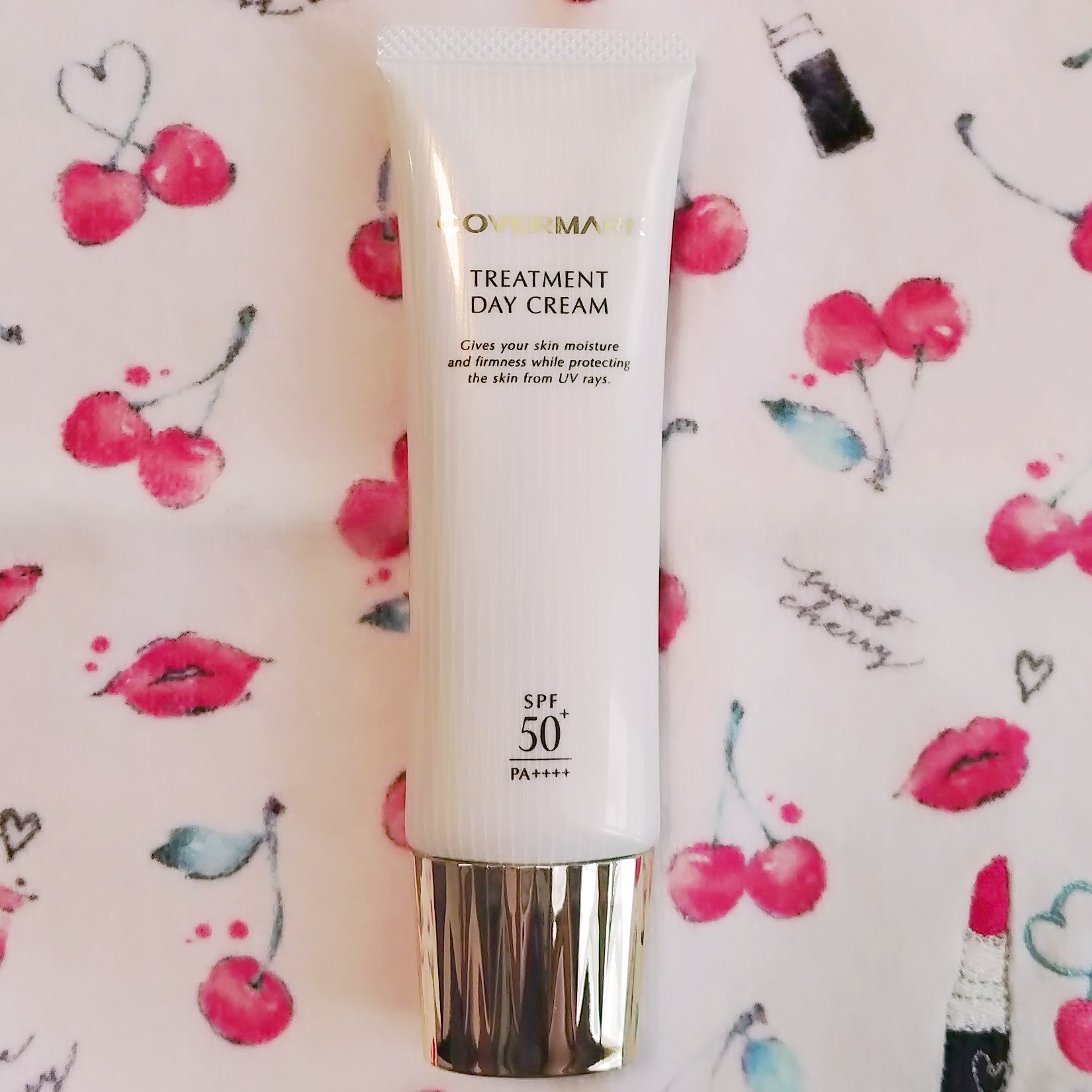 COVERMARK
トリートメント デイ クリーム

夏にずっと使っていて、悩みながらもこちらをリピートしました。

他の日焼け止めも考えたのですが、そちらのクチコミをみたところモロモロがでると書かれていたり。それで使い慣れたものを買おうと