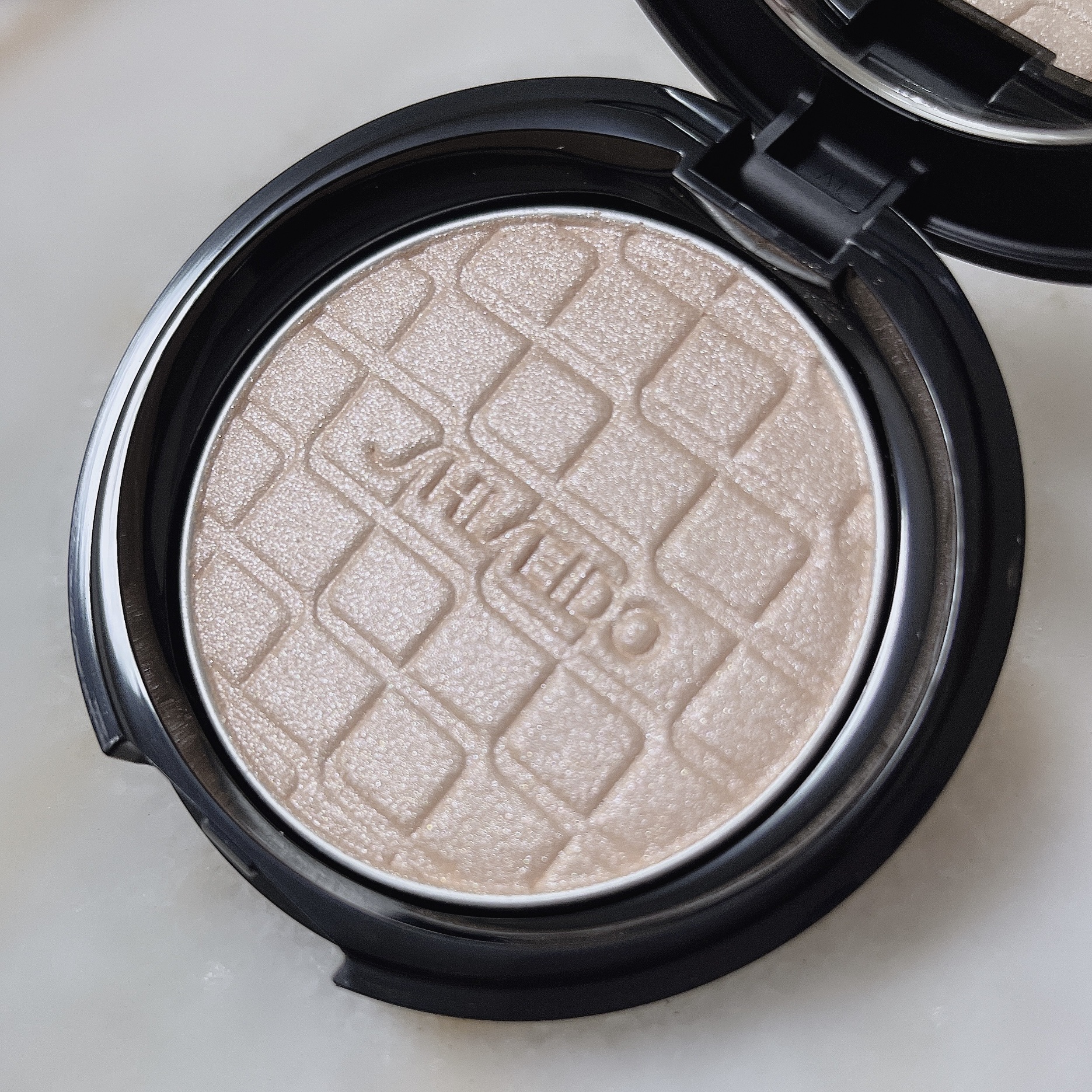 オーラデュウ プリズム イルミネーター 01/SHISEIDO/プレストパウダーを使ったクチコミ（1枚目）