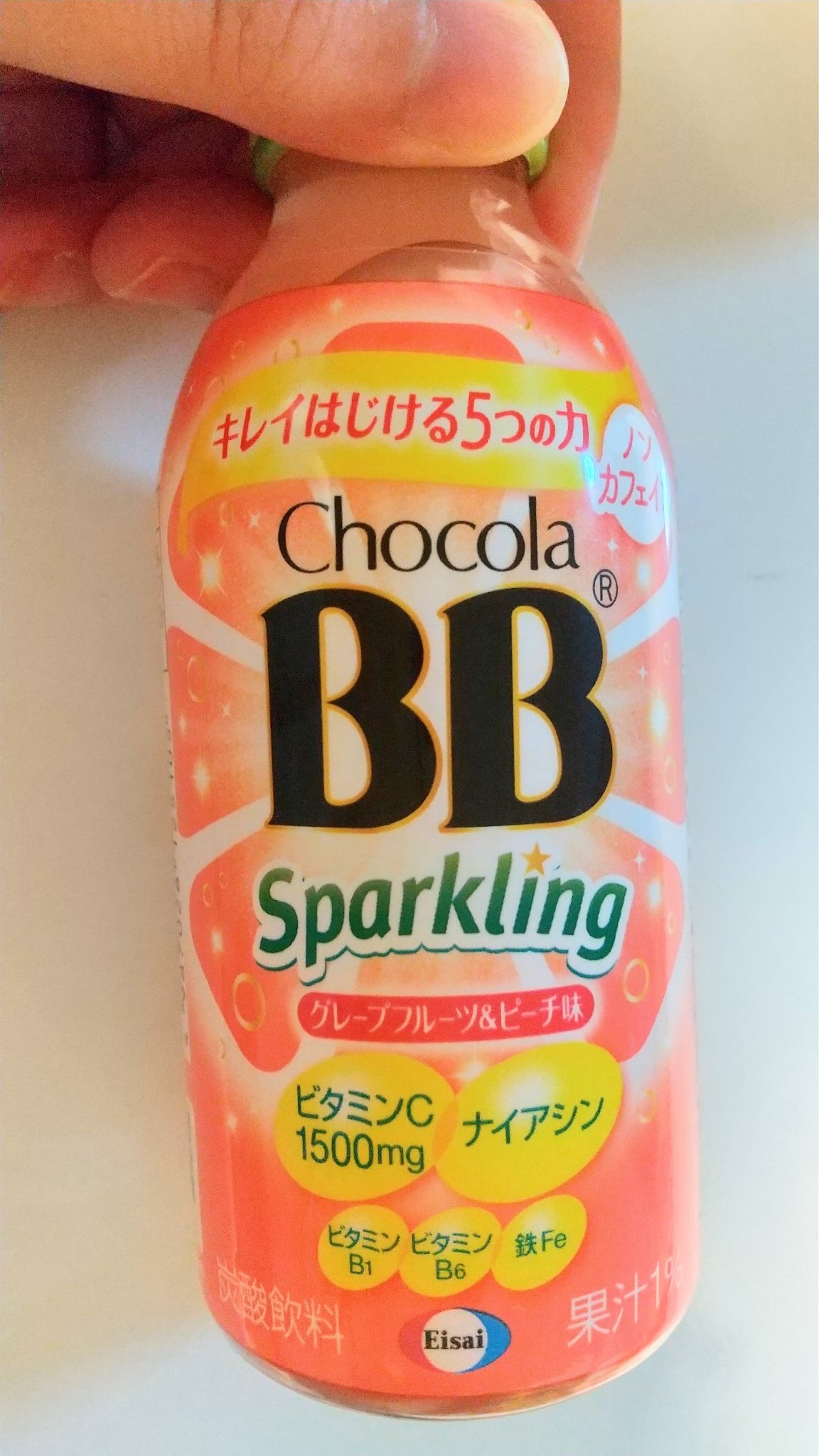 チョコラBB チョコラBBスパークリング グレープフルーツ&ピーチ味

舌に口内炎が出来たので買って飲んでみました！

ビタミンC、ナイアシン、ビタミンB1、ビタミンB6、鉄分など
女性に嬉しい栄養素がたくさん😃

味は爽やかでクセや酸味