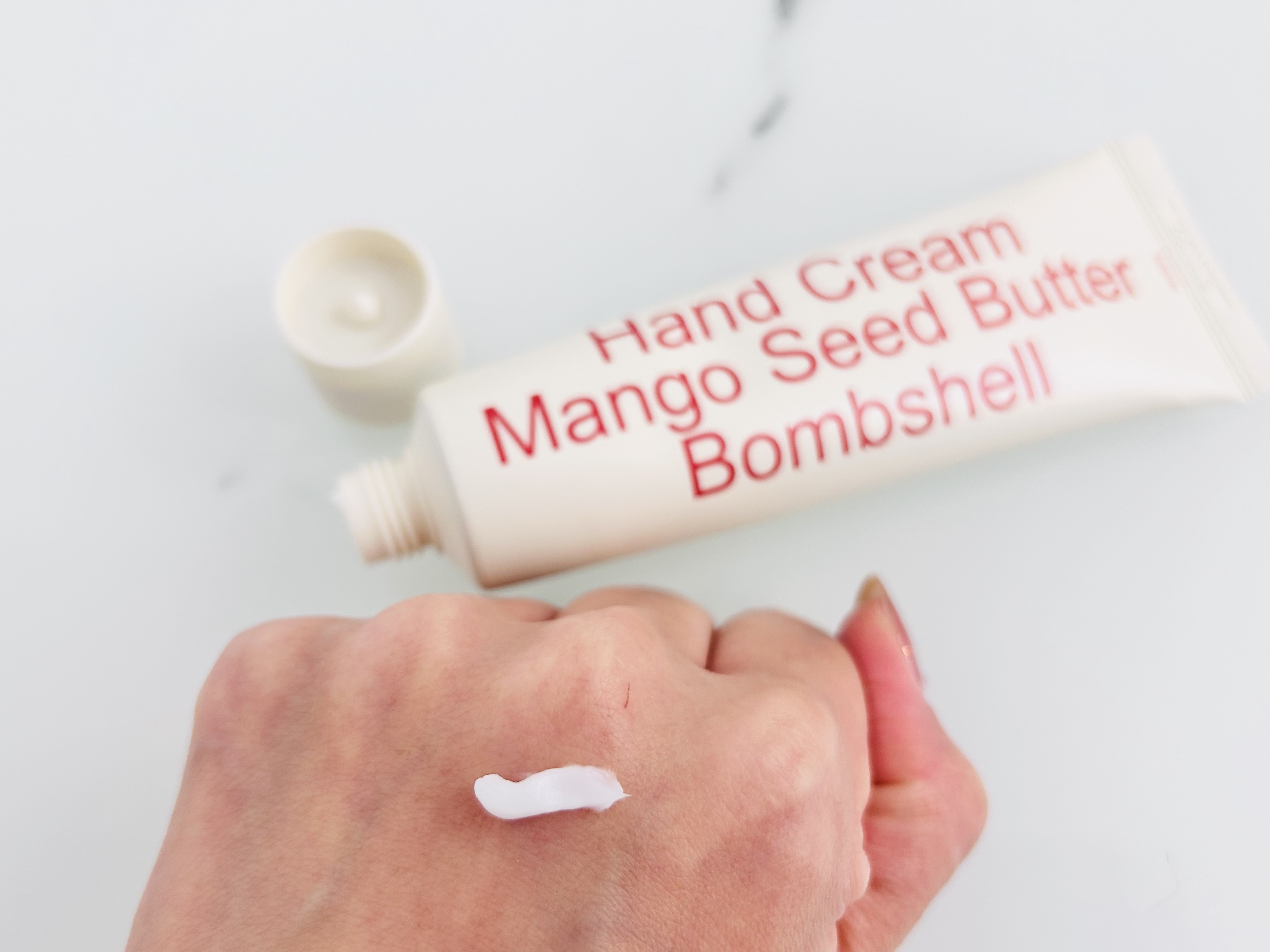 パフュームシルキーハンドクリーム/hetras/ハンドクリームを使ったクチコミ（2枚目）