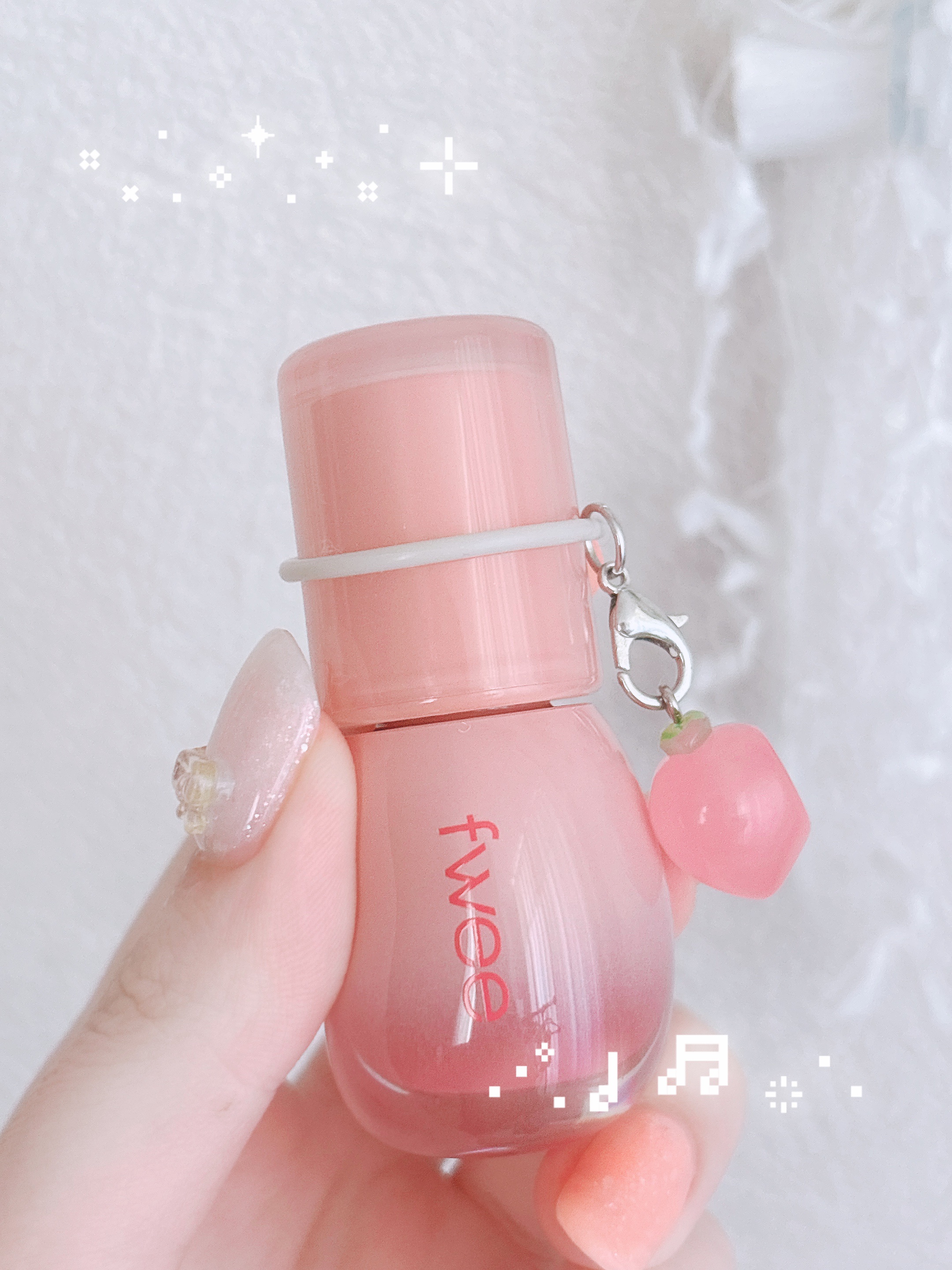 フィー 3Dボリューミンググロス B16 ローズヒップ 70％/fwee/リップグロスを使ったクチコミ（1枚目）