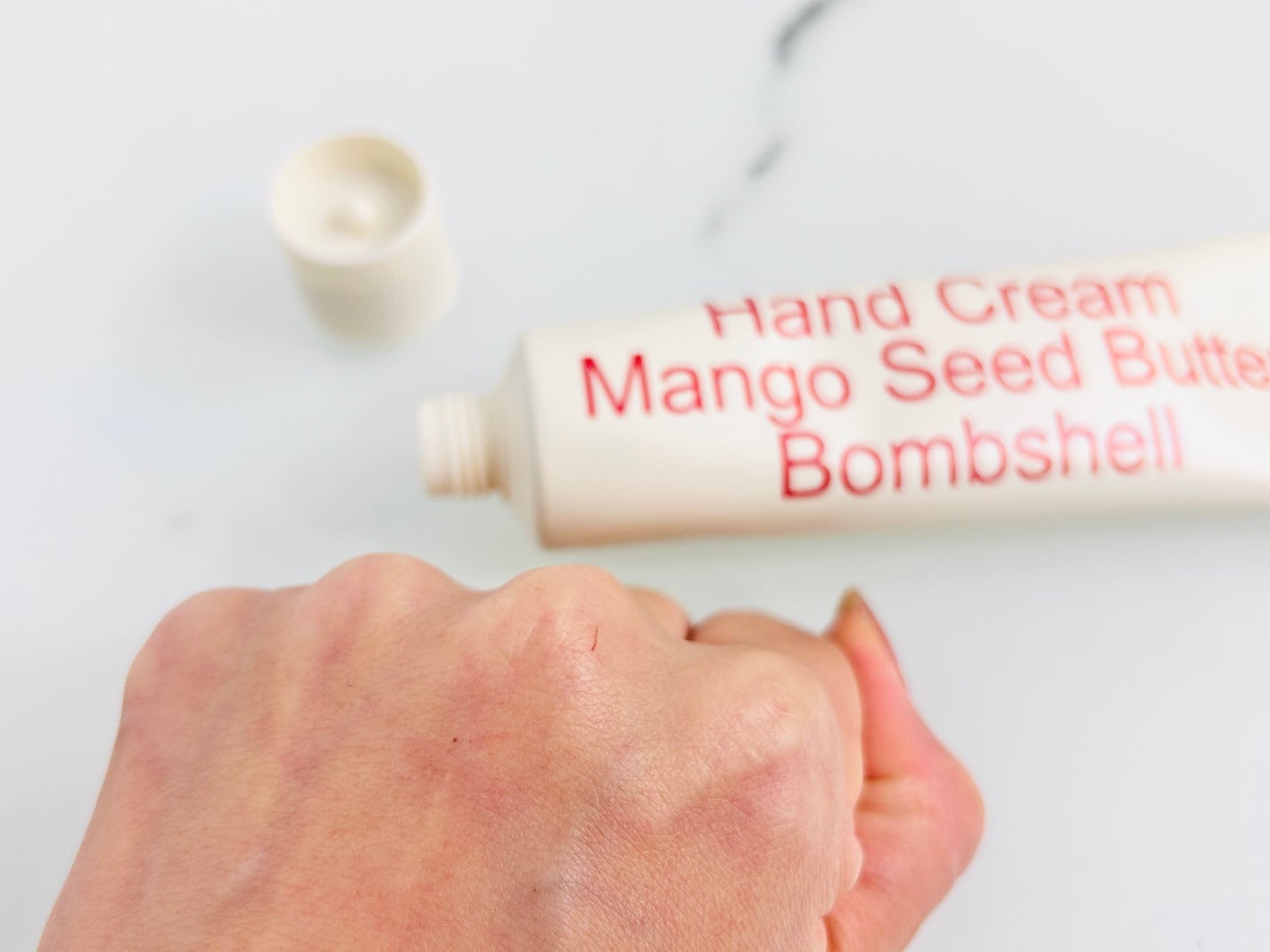 パフュームシルキーハンドクリーム/hetras/ハンドクリームを使ったクチコミ(3枚目)