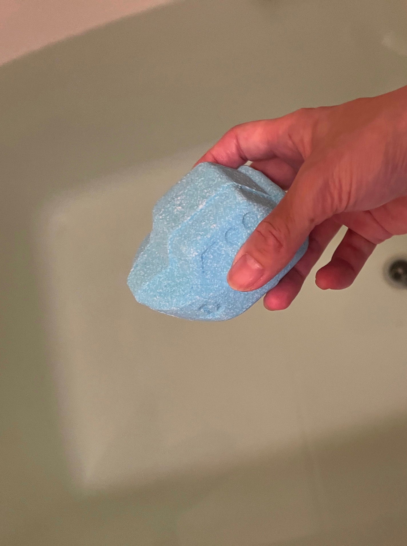 びっくらたまご お風呂シアター JAWS 〜恐怖MAXエンタメ体験ver.〜/バンダイ/炭酸系入浴剤を使ったクチコミ(2枚目)