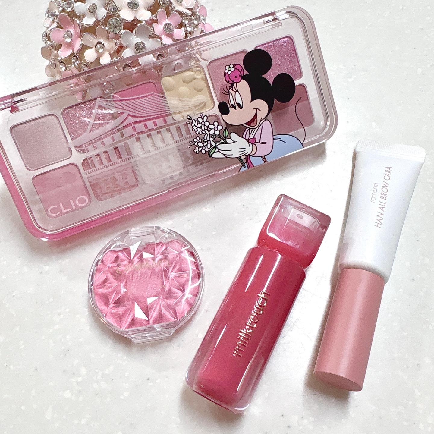 .
.
୨୧┈┈┈┈┈┈┈┈┈┈┈┈┈┈┈୨୧
　

　
この前のメイク💐
　
　
👀
CLIO プロアイパレットエアー　104
　
　
🍑
CANMAKE クリームチーク パール P06
　
　
💄
milk touch デュース