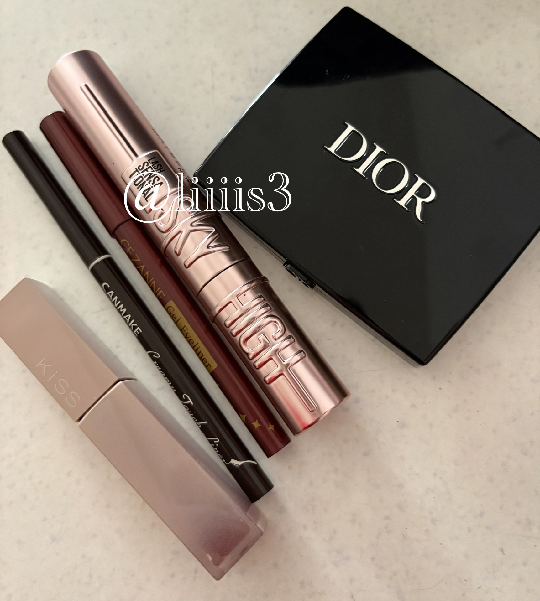＼今日のメイク／

✔️Dior
ディオールショウ サンク クルール 673 レッド タータン

✔️キャンメイク
クリーミータッチライナー 03 ダークブラウン

✔️CEZANNE
ジェルアイライナー 20 バーガンディー

✔️MAY