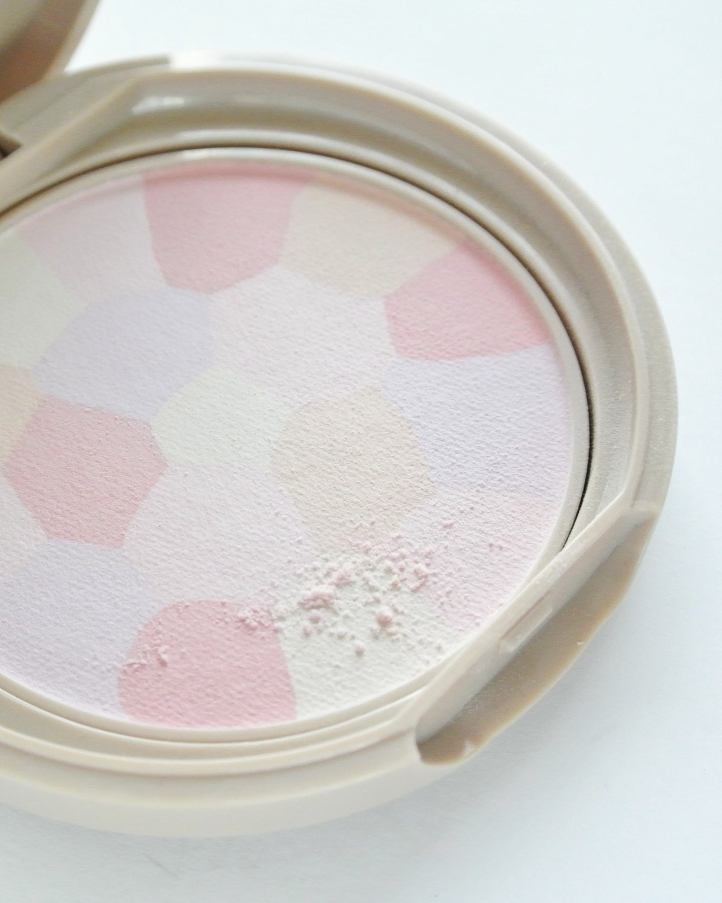 マシュマロフィニッシュパウダー ~Abloom~/キャンメイク/プレストパウダーを使ったクチコミ(3枚目)