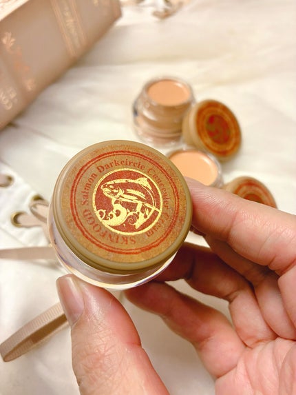 サーモンダークサークルコンシーラー/SKINFOOD/クリームコンシーラーを使ったクチコミ(8枚目)