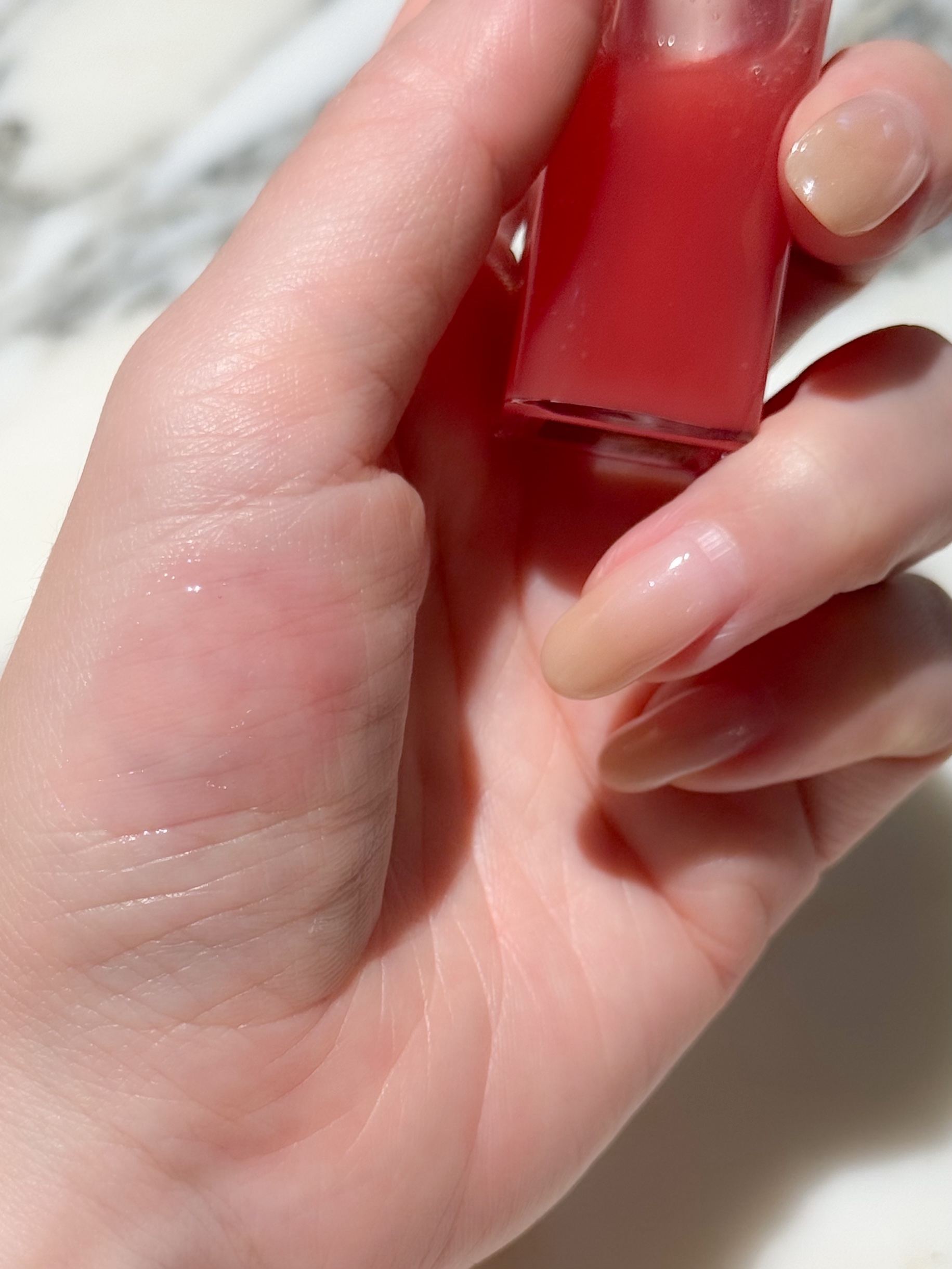 キスキス ビー グロウ オイル/GUERLAIN/リップグロスを使ったクチコミ（2枚目）