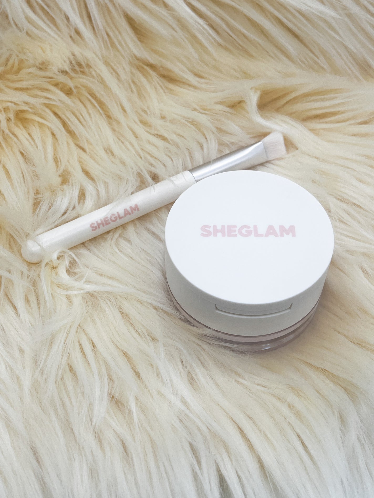 りぴ☆Webライター on LIPS 「昨日ご紹介した、SHEGLAMのフェイスパウダー✨全顔にふわっ..」(1枚目)