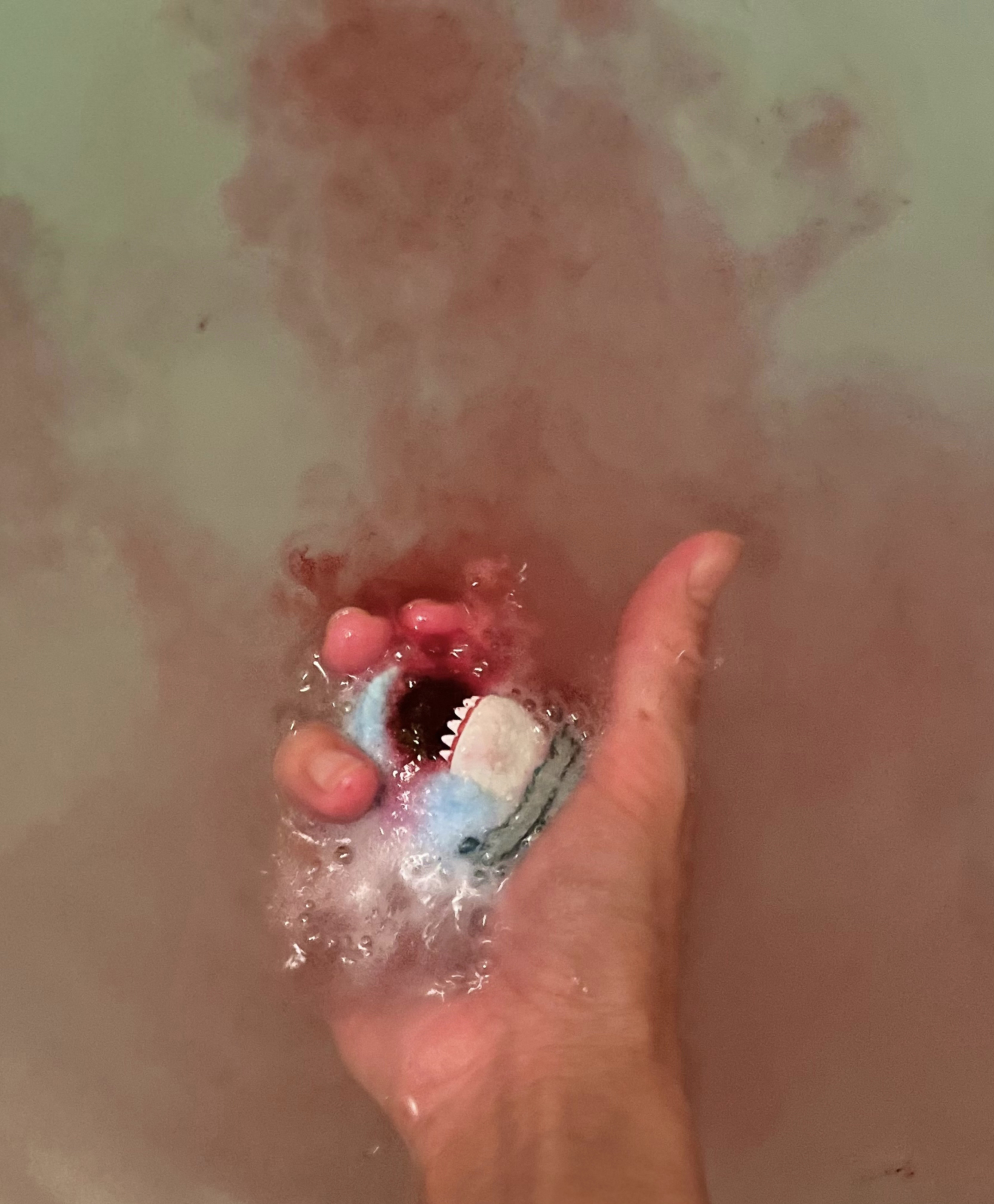 びっくらたまご お風呂シアター JAWS 〜恐怖MAXエンタメ体験ver.〜/バンダイ/炭酸系入浴剤を使ったクチコミ（3枚目）