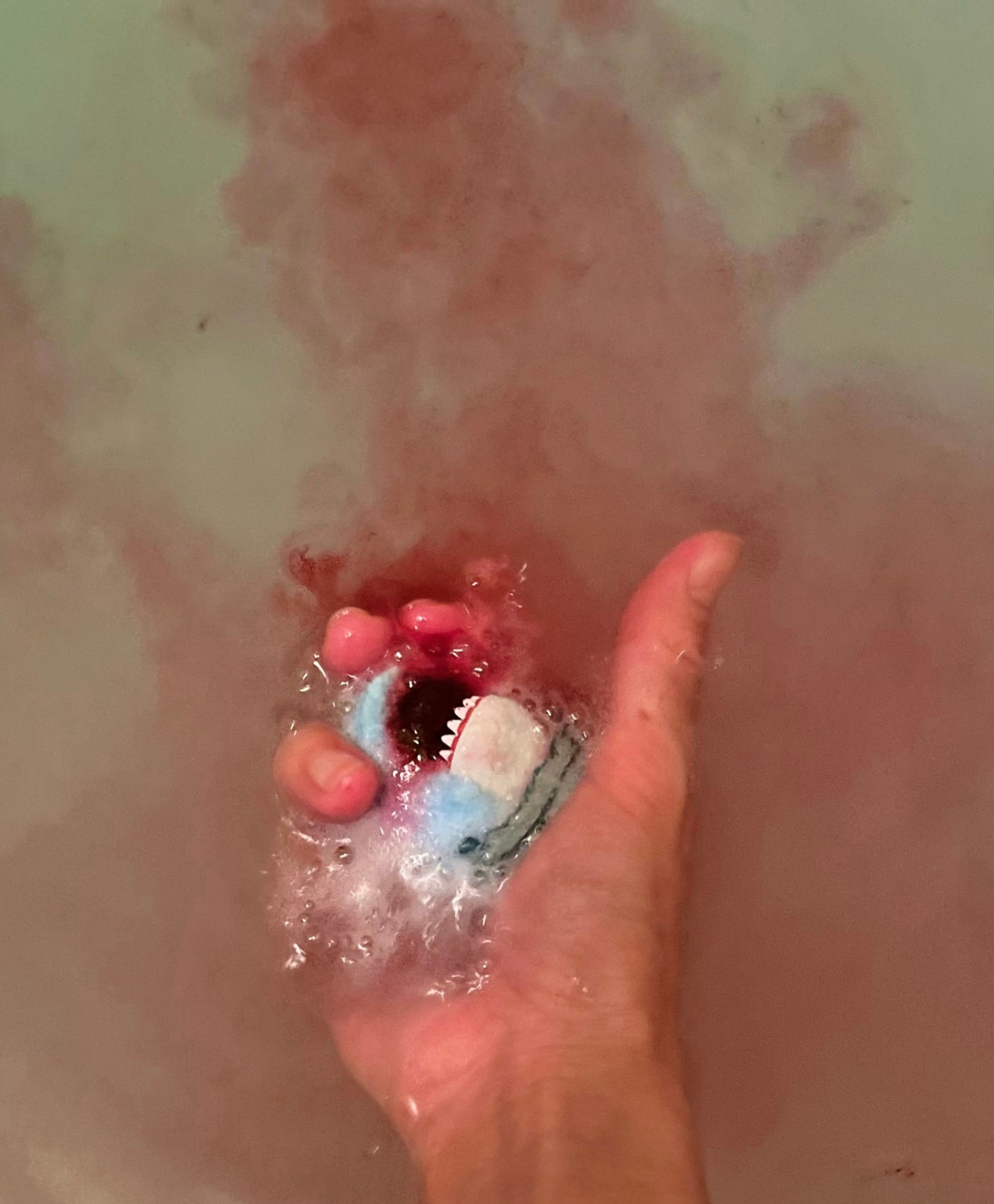 びっくらたまご お風呂シアター JAWS 〜恐怖MAXエンタメ体験ver.〜/バンダイ/炭酸系入浴剤を使ったクチコミ(3枚目)