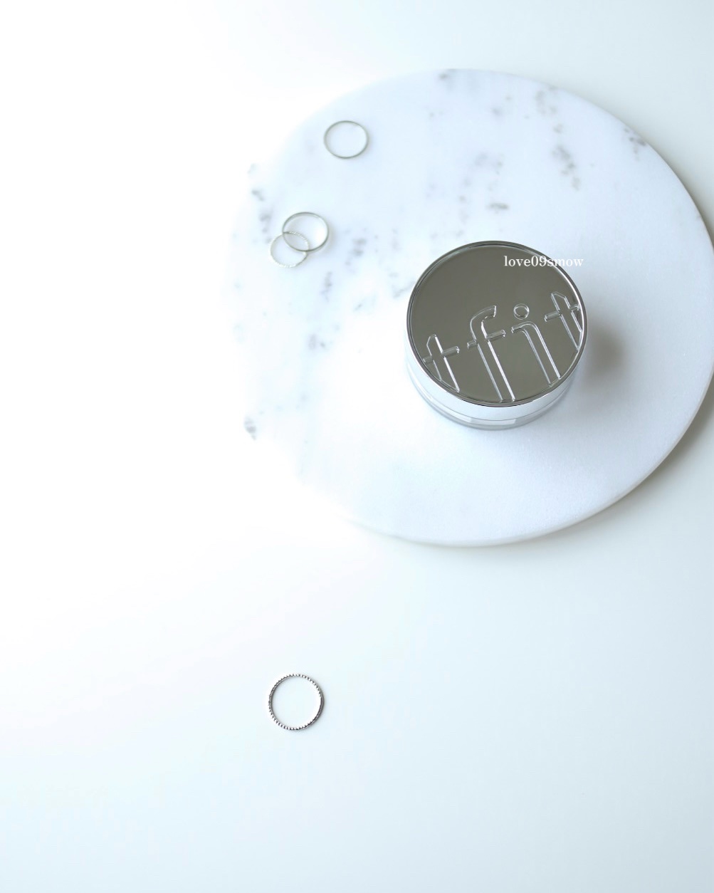 basemakeup♡

TFITの新作パウダー♡
長時間崩れにくく、より乾燥しにくい
秋冬にも快適に使える保湿系タイプに♡

………

@tfit.japan
tfit
トランスルーセントセットエッセンシャルパウダー
………

肌にやさし