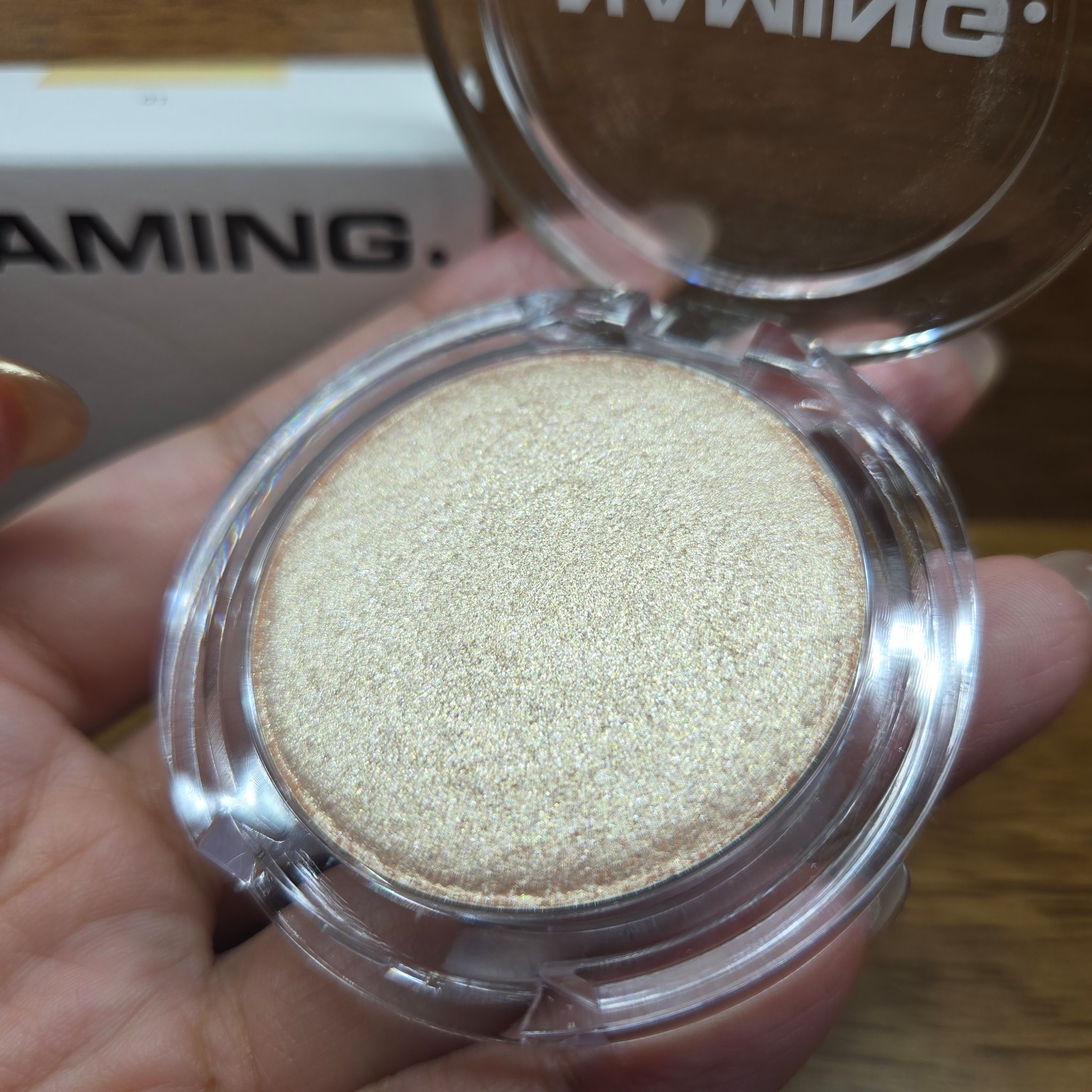 ネーミング フラッフィーベイクド ハイライター/NAMING./パウダーハイライトを使ったクチコミ（2枚目）