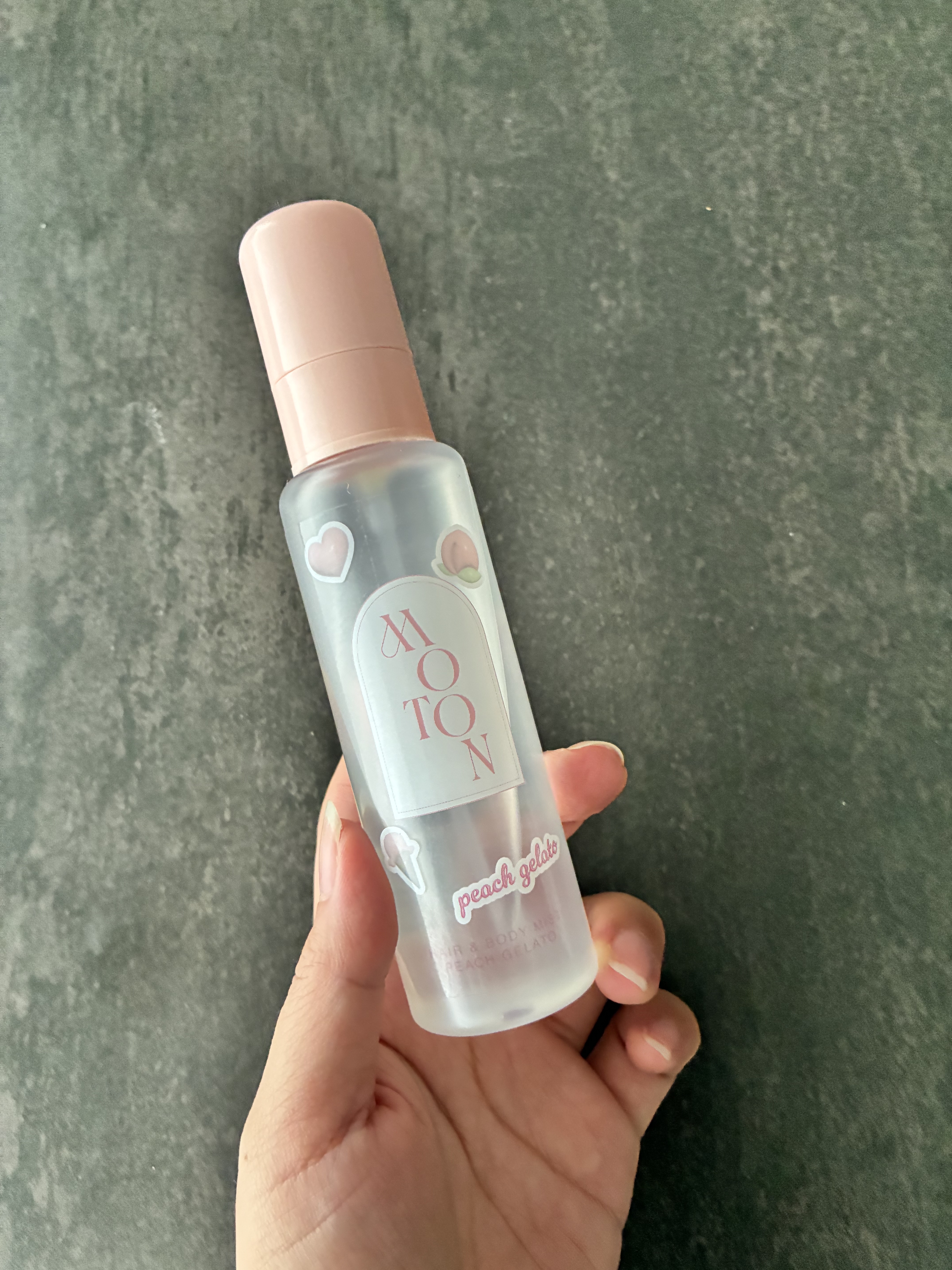 ✴︎MOTON
ヘア＆ボディミスト PEACH GELATO

幻のヘアミスト。
限定なので全然見当たらず諦めかけていたところヨドバシオンラインで定価購入できました。

再販があるかわからないのでケチケチ使っています😊笑

桃のジューシー