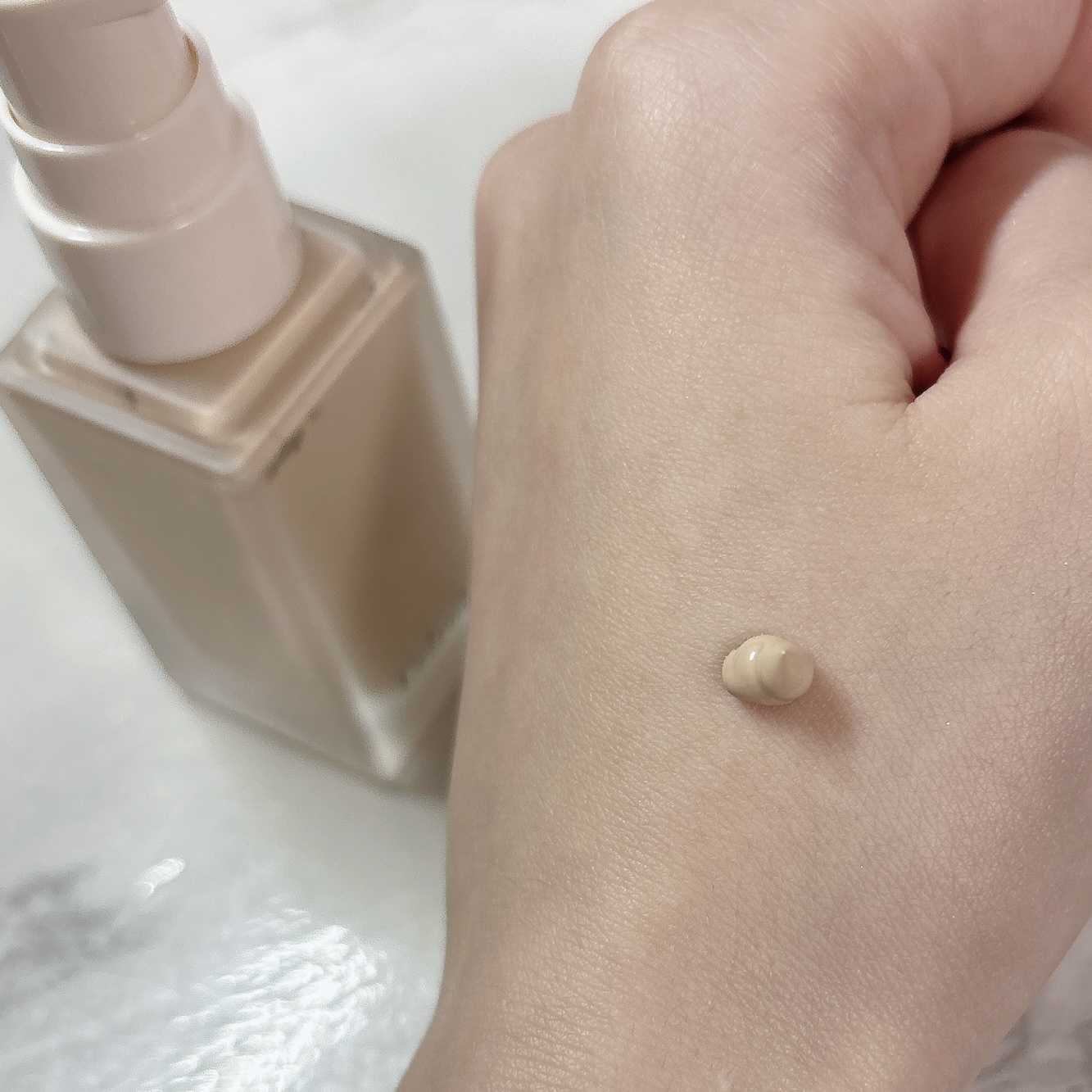 レアグロウ リキッドファンデーション BE01：ライトベージュ/Celvoke/リキッドファンデーションを使ったクチコミ（2枚目）