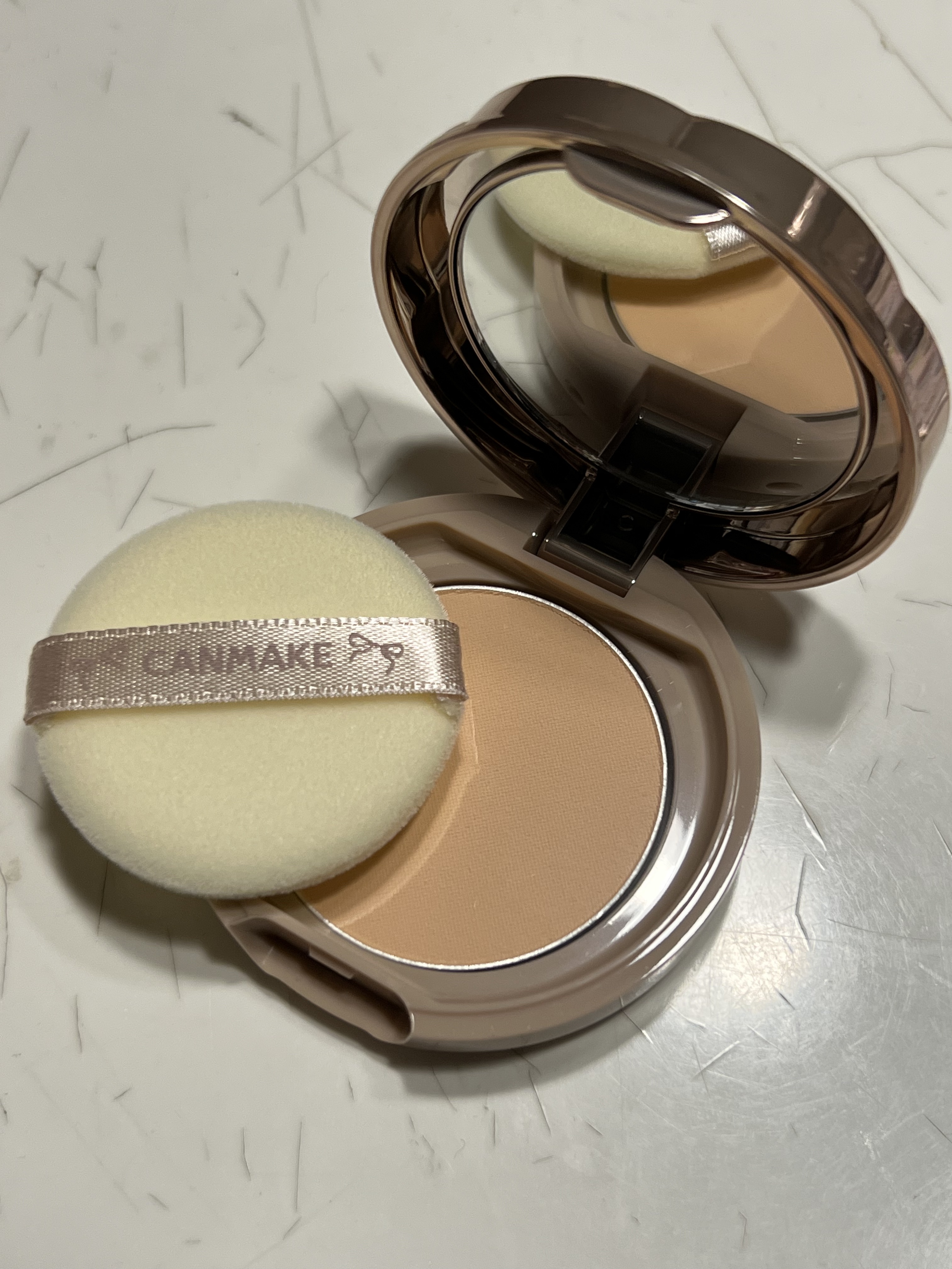 マシュマロフィニッシュパウダー mini MO マットオークル/キャンメイク/フェイスパウダーを使ったクチコミ（2枚目）