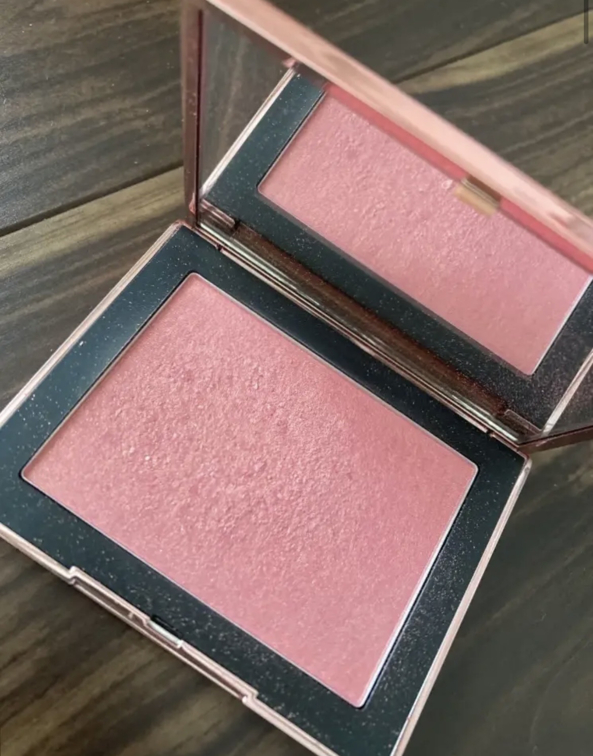 NARS神チーク♡♡

NARS
ブラッシュ
4013N

NARSを象徴するアイテムとも言えるブラッシュ。 
ナチュラルで健康的な仕上がりのチークカラーが
どんな肌トーンにもなじみ一瞬で肌に輝きと美しい血色感を与えます。
マット、サテン、