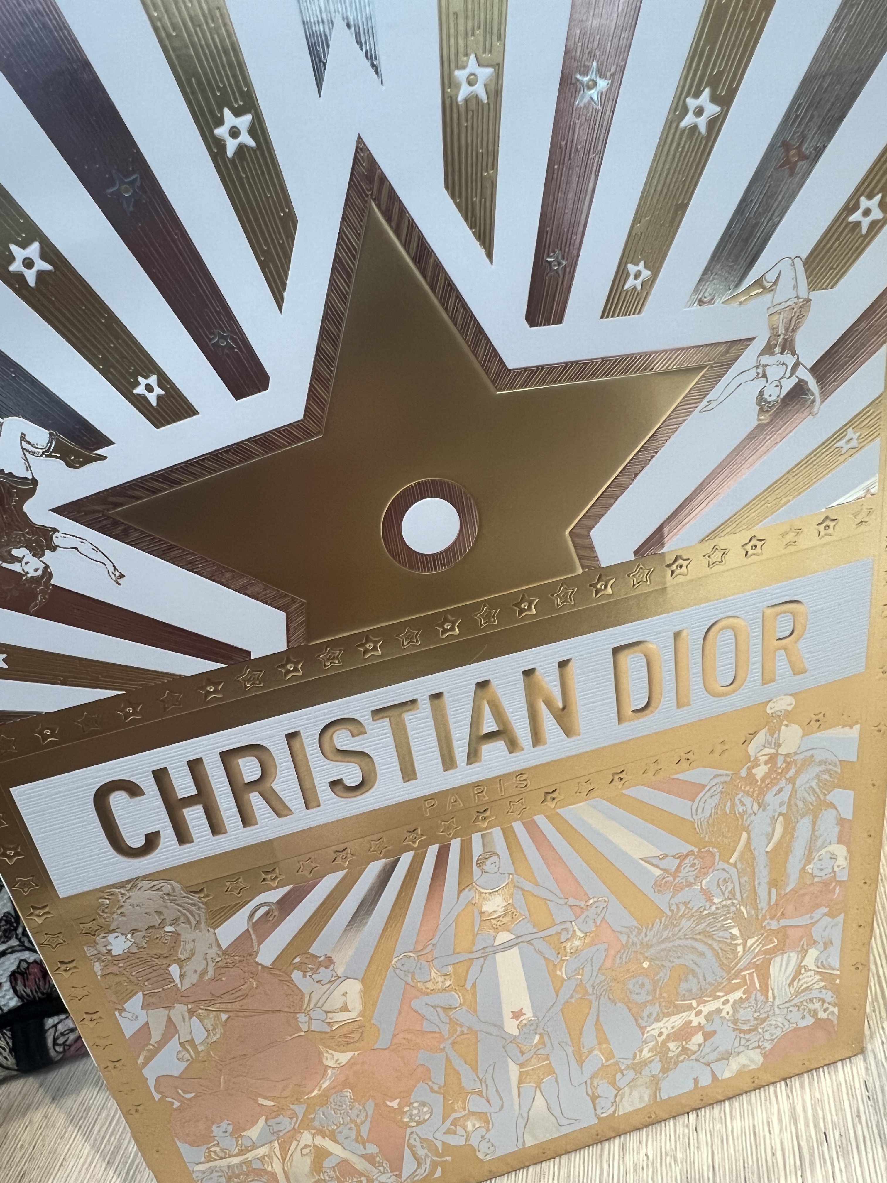 
今日から発売のDiorラメリップ
買ってきました💄💕
去年は完売で買えなかったけど
今年お迎え出来て良かったです😭♥️

まだお出かけ中なので帰宅したら
試してみようかなと思います🫶

#新作コスメ #新作リップ #ディオール #