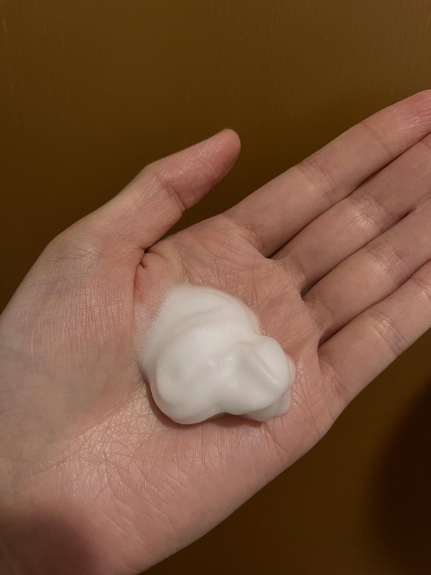 ビオレ ザ ハンド　 薬用泡ハンドソープ　深くて温かみのあるハーバルウッドの香り/ビオレ/ハンドソープを使ったクチコミ（2枚目）